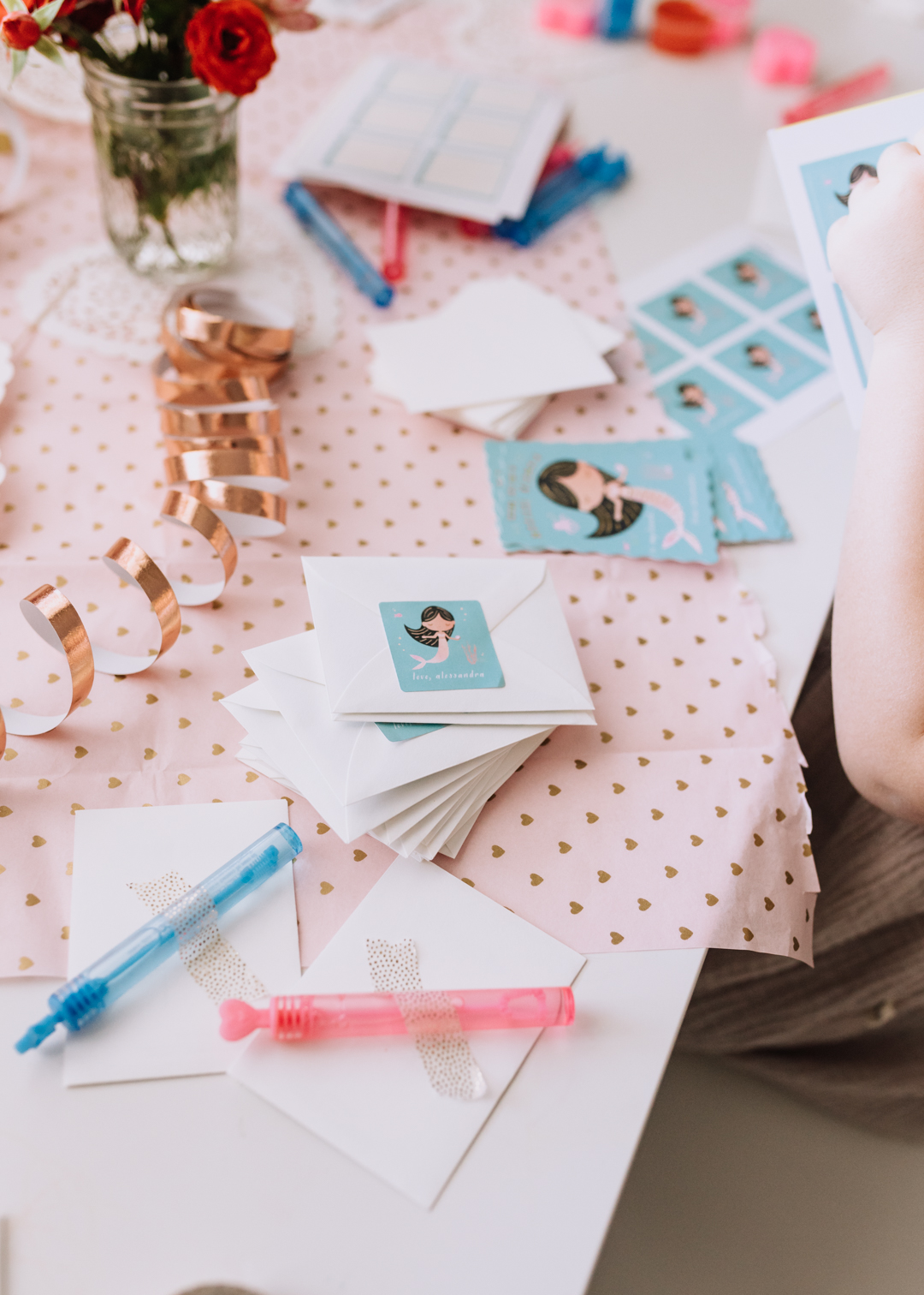 bubble were the perfect addition to these gold foil mermaid classroom valentines for my daughter! | thelovedesignedlife.com #mermaidvalentines #noncandyvalentines