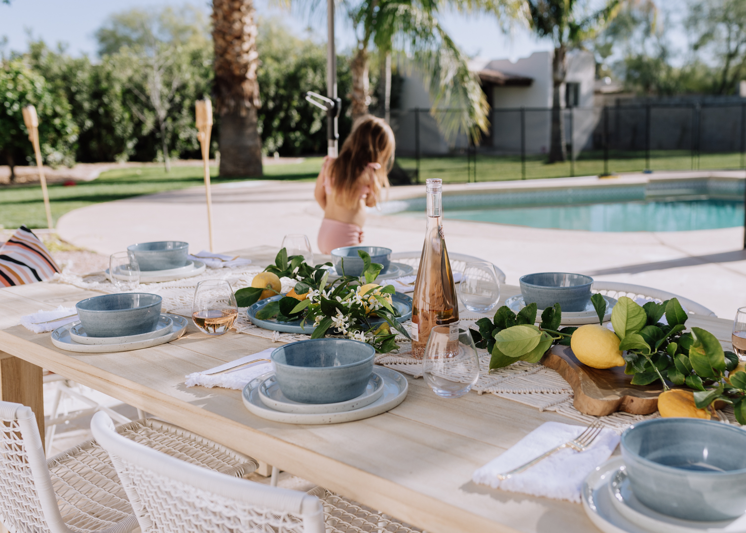 a pretty backyard setup for entertaining | thelovedesigndlife.com #backyard #poolseason