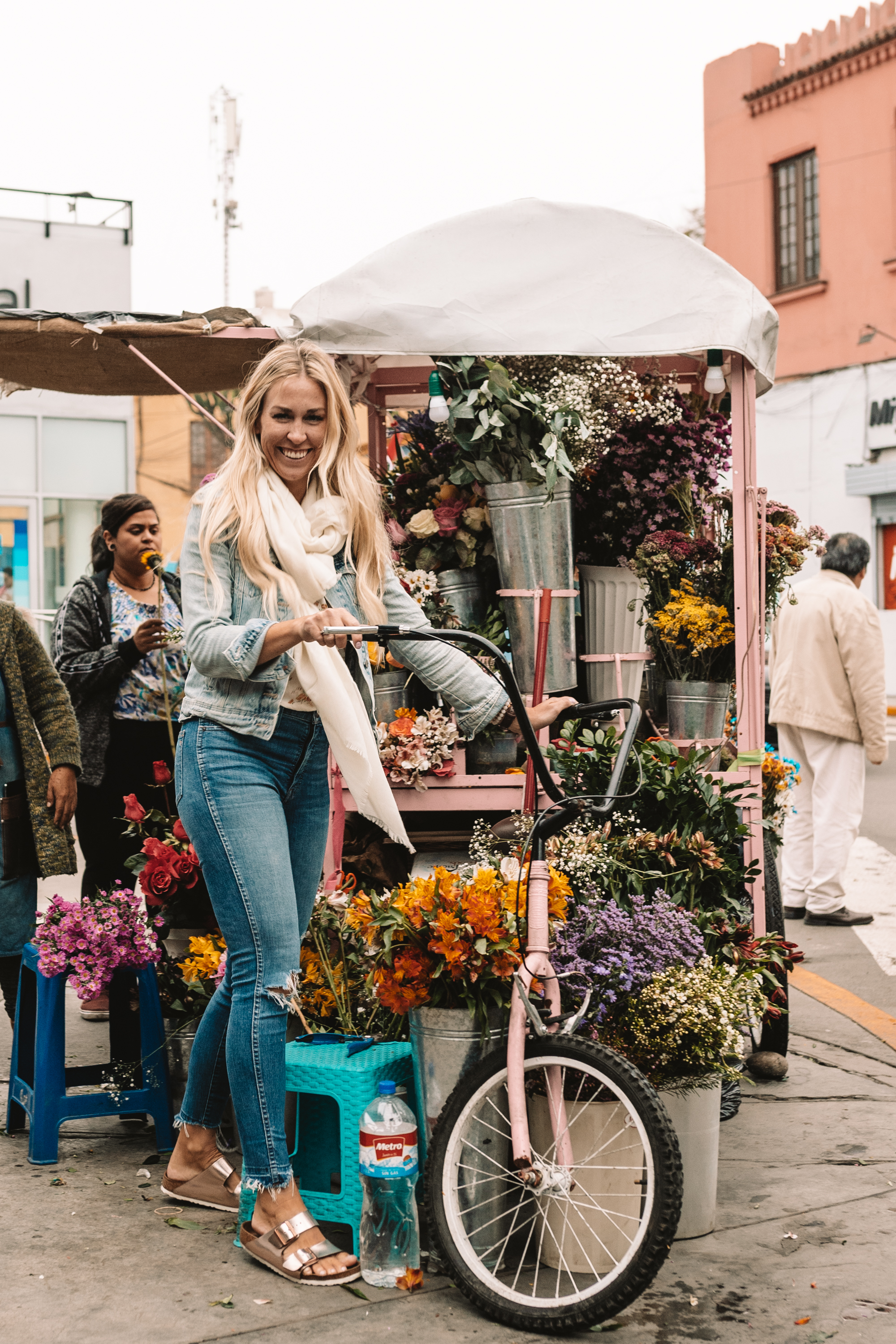 exploring the city of Lima, Peru #flowers #bike