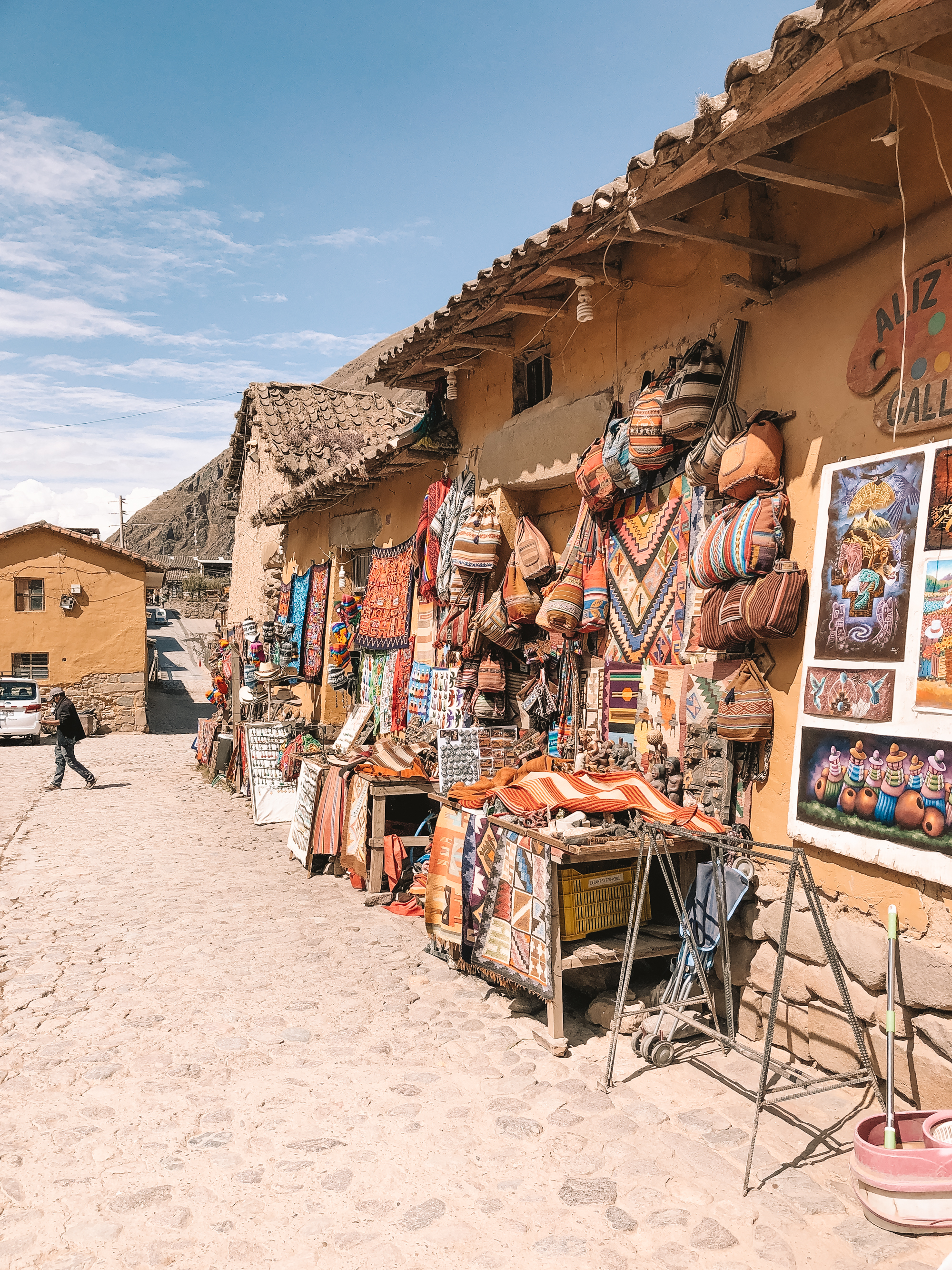 the Pisac Market in Peru #travel #southamerica #peru
