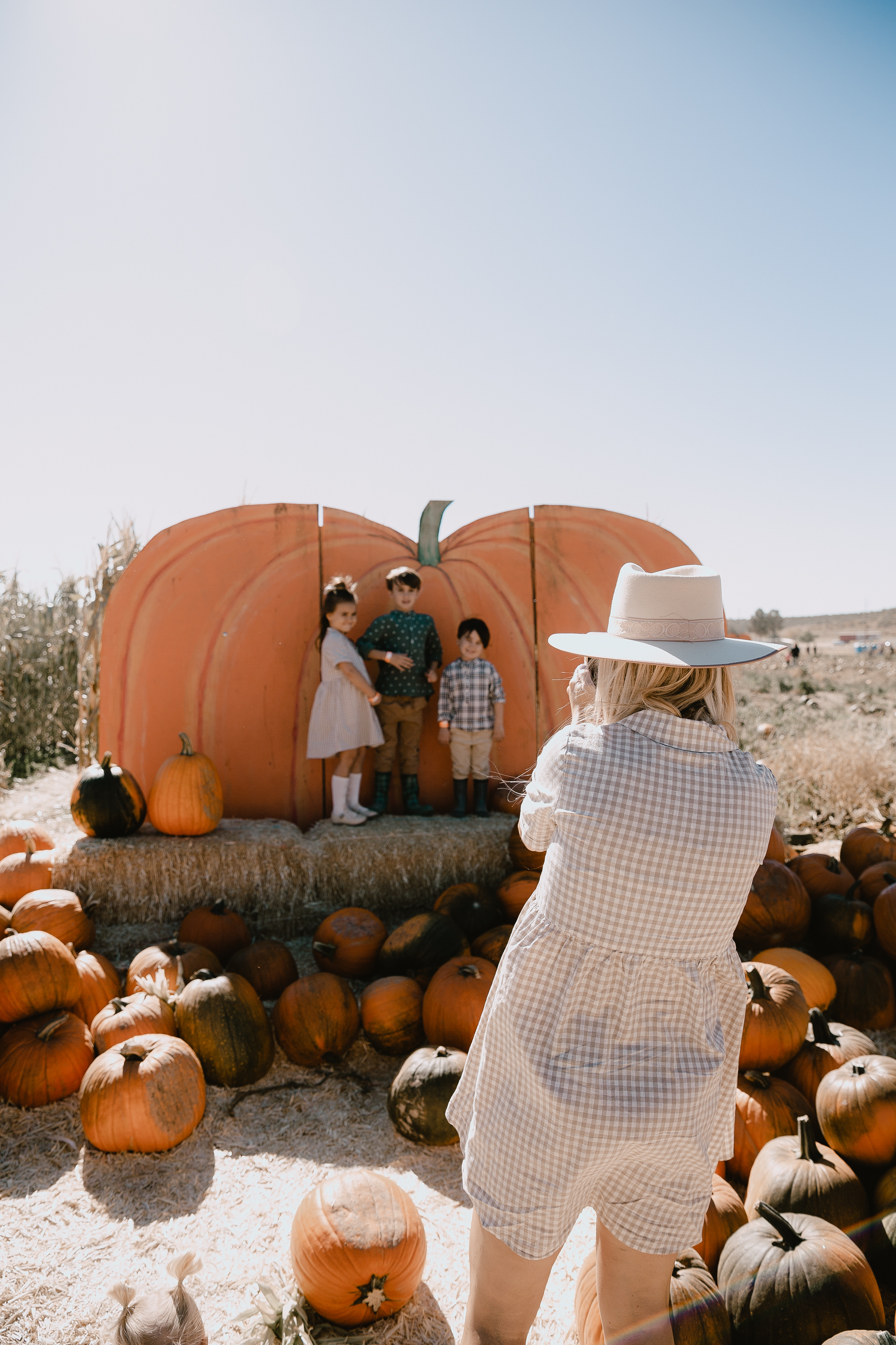 always gotta get those cheesy photo opps at the pumpkin patch! love these three kiddos and doing fun fall activities with them! #fallfun #fallfashion #pumpkinpatch