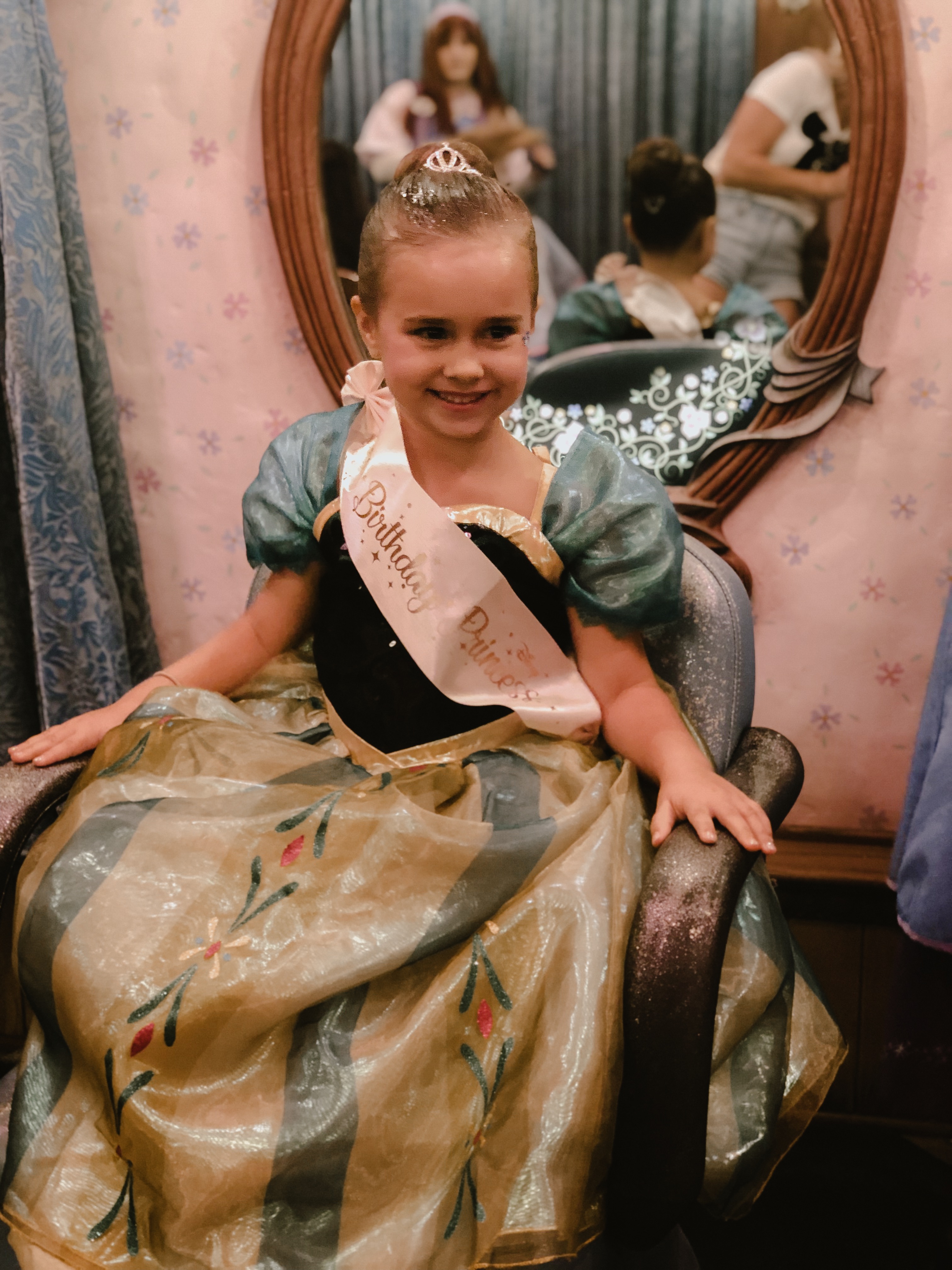 the happiest princess anna in all the land! #bibbidibobbidiboutique #disneyland #travelwithkids