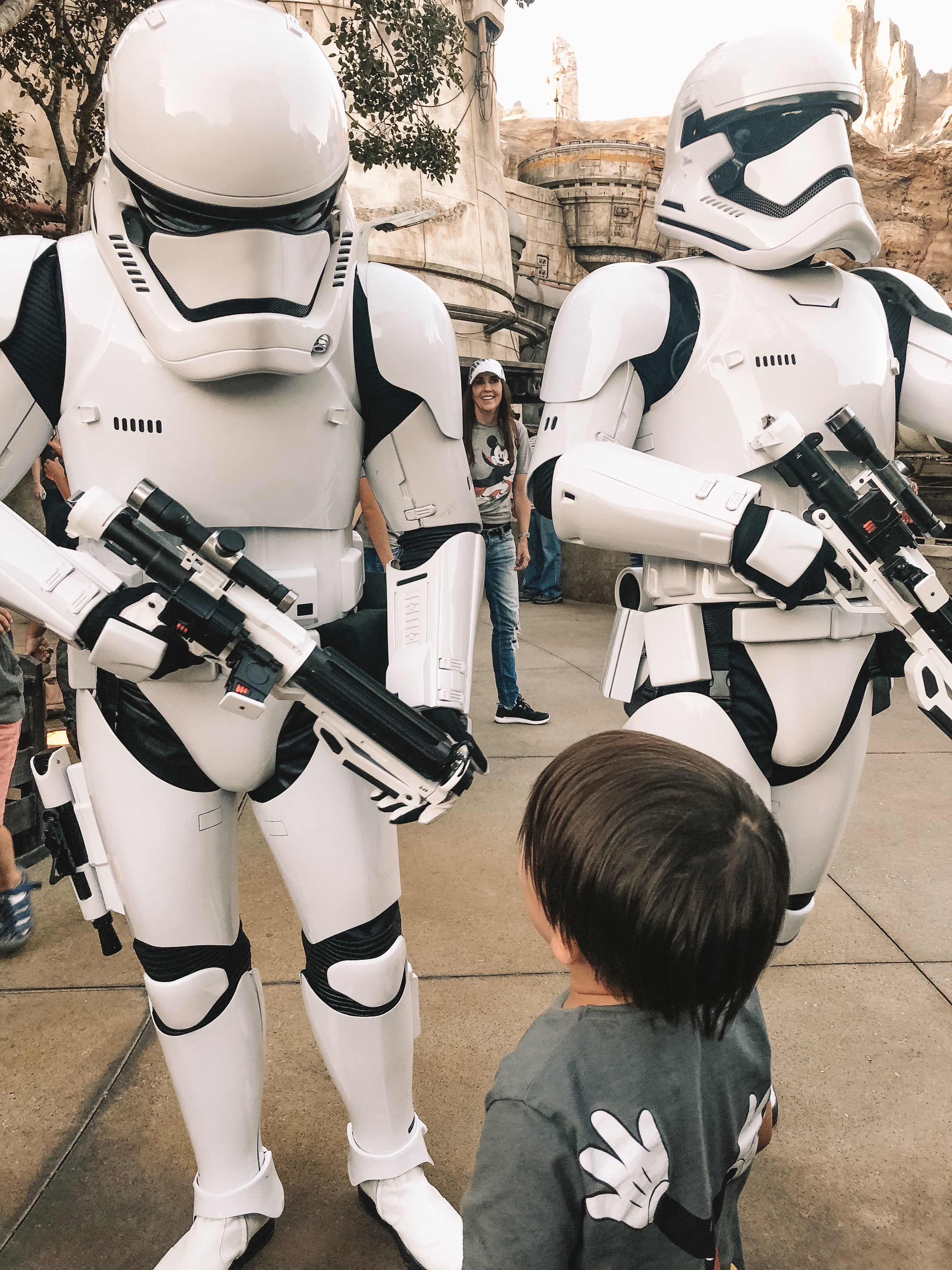 meeting real stormtroopers inside Disneyland's new Star Wars Land #starwars #disneyland 