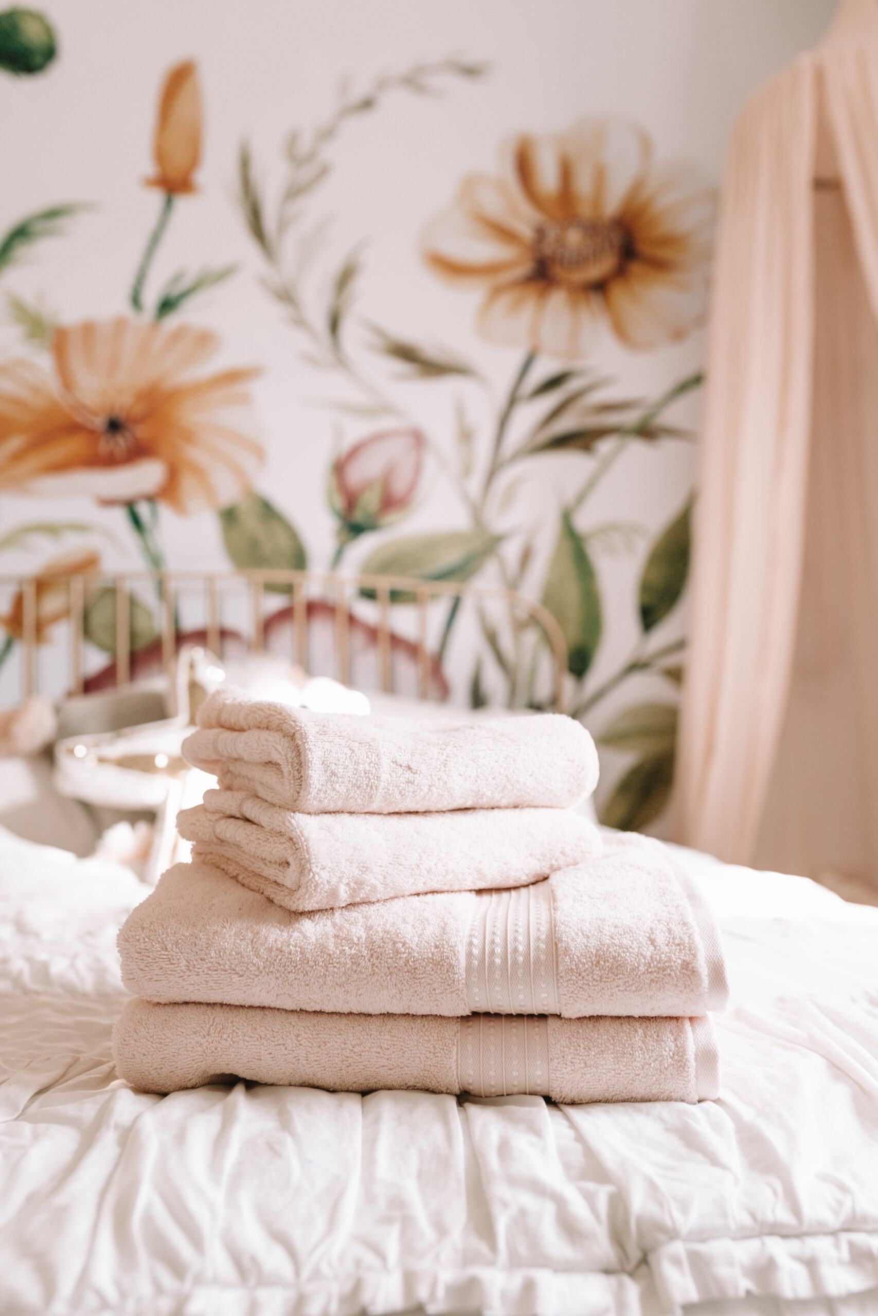 getting holiday ready with fresh guest towels. #holidaygiftguide #freshlinens #girlsroom