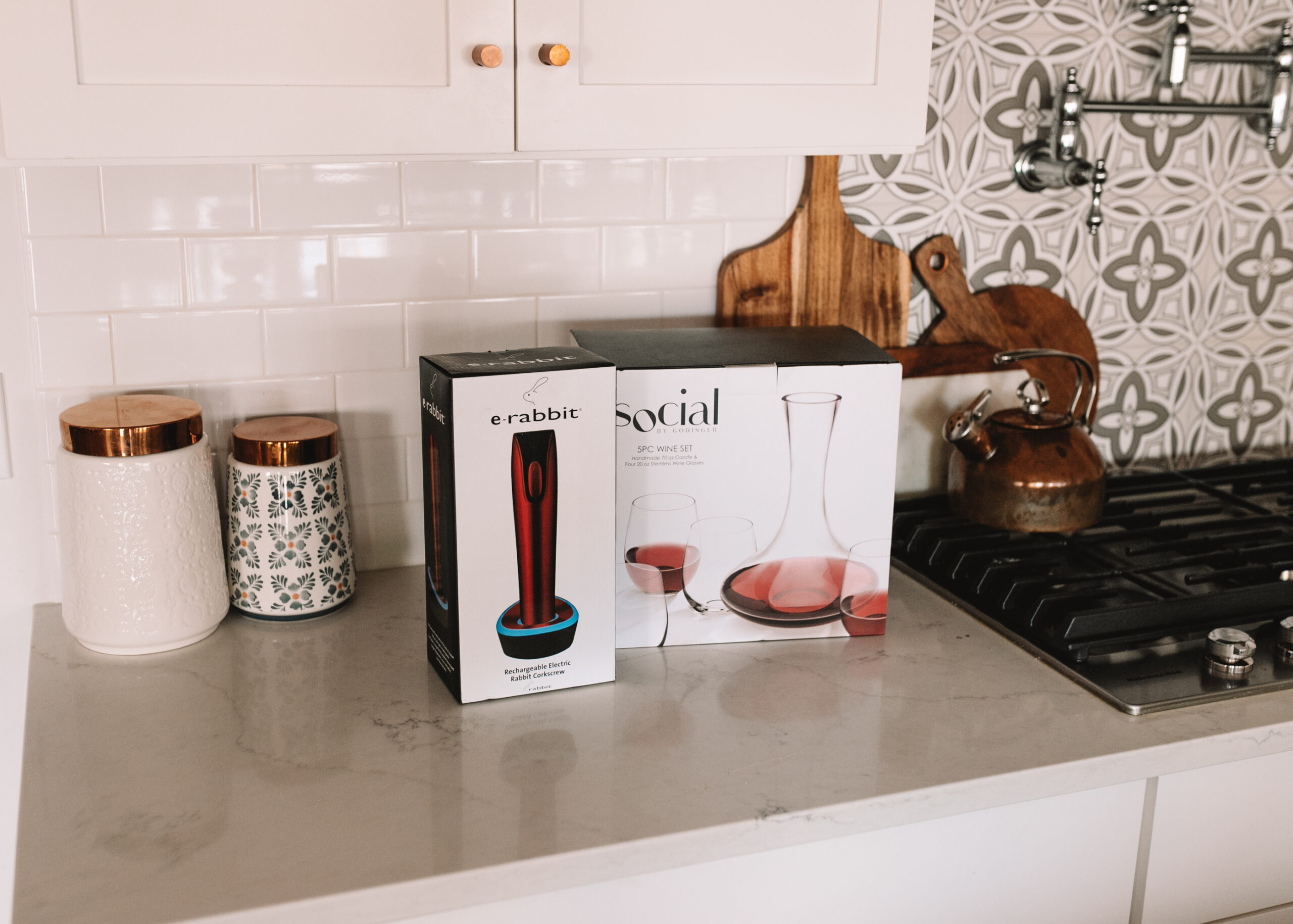 The perfect gifts for wine lovers: the Rabbit wine opener and a decanter set with 4 wine glasses. #winelove #holidaygiftguide #uniquegift finds