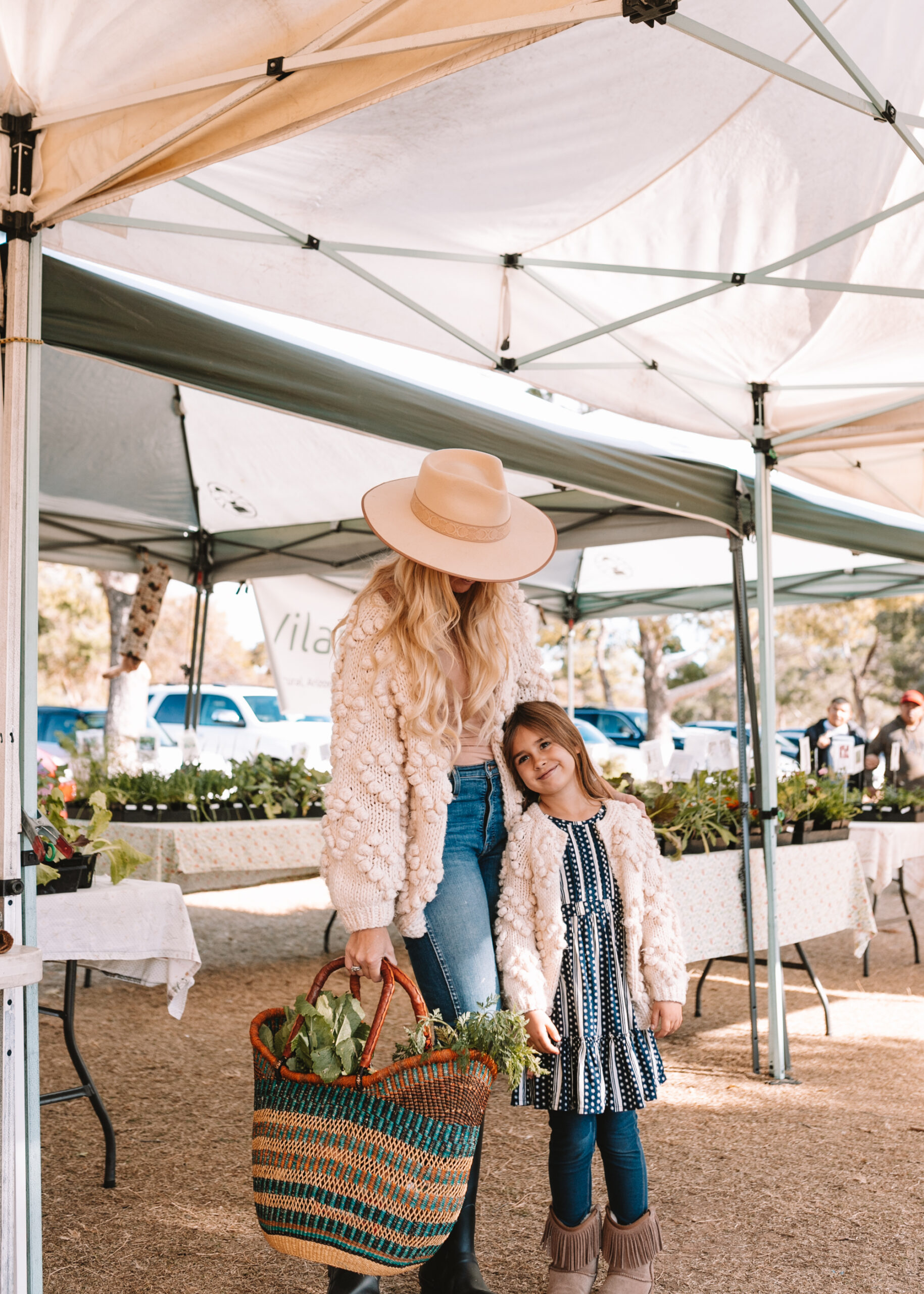 shopping our local arizona farmer's market for fresh produce for a week of healthy cooking! #newyearsgoals #healthyeating #vegetarian