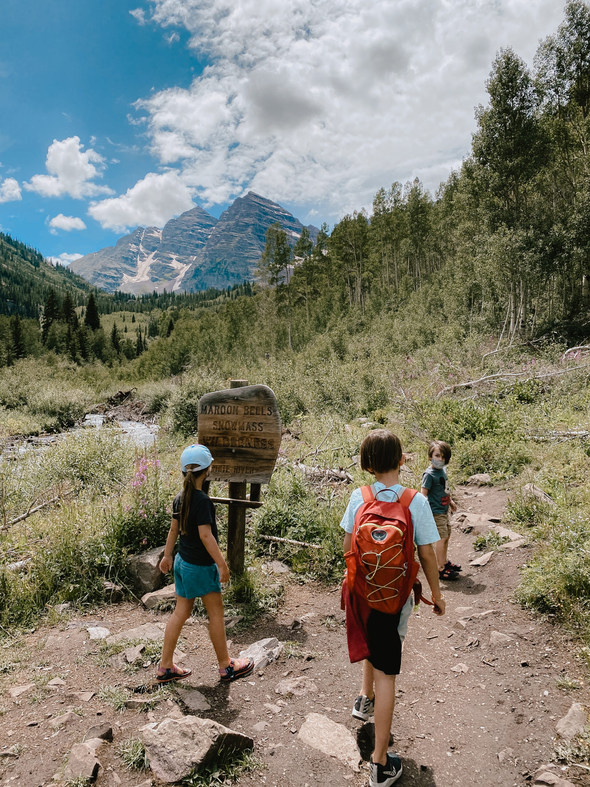 taking the scenic loop at maroon bells. #familytravel #hiking #getoutside