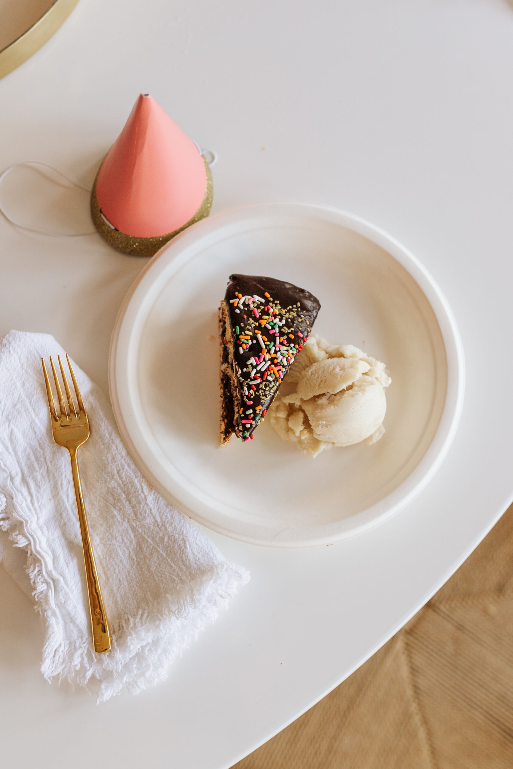 homemade gluten and dairy free cake, served with dairy free coconut ice cream. #safeway #glutenfree #dairyfree #chocolatecake #homemadecake