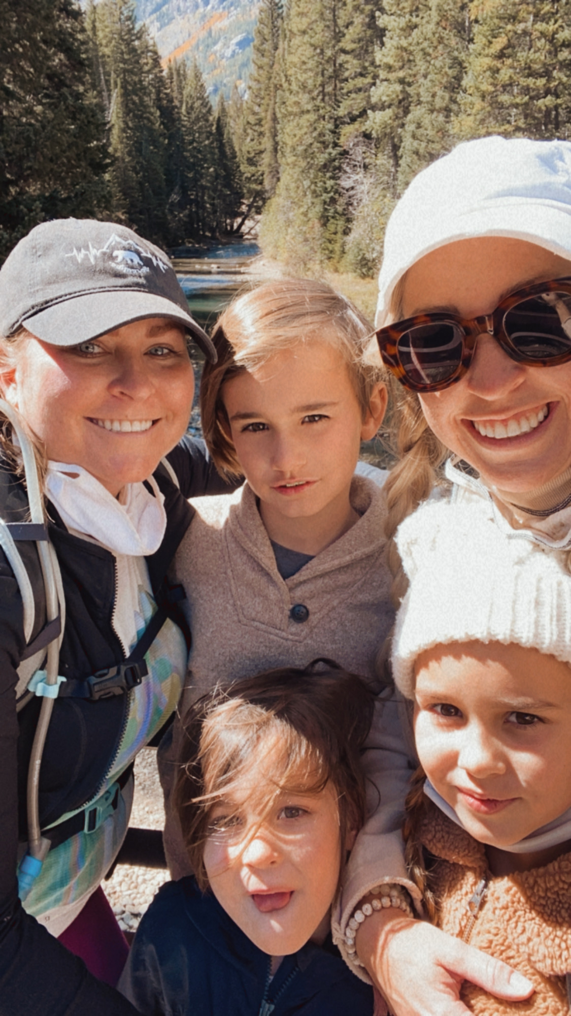 finding fall in the mountains with one last family hike to the grottos. #colorado #familyselfie