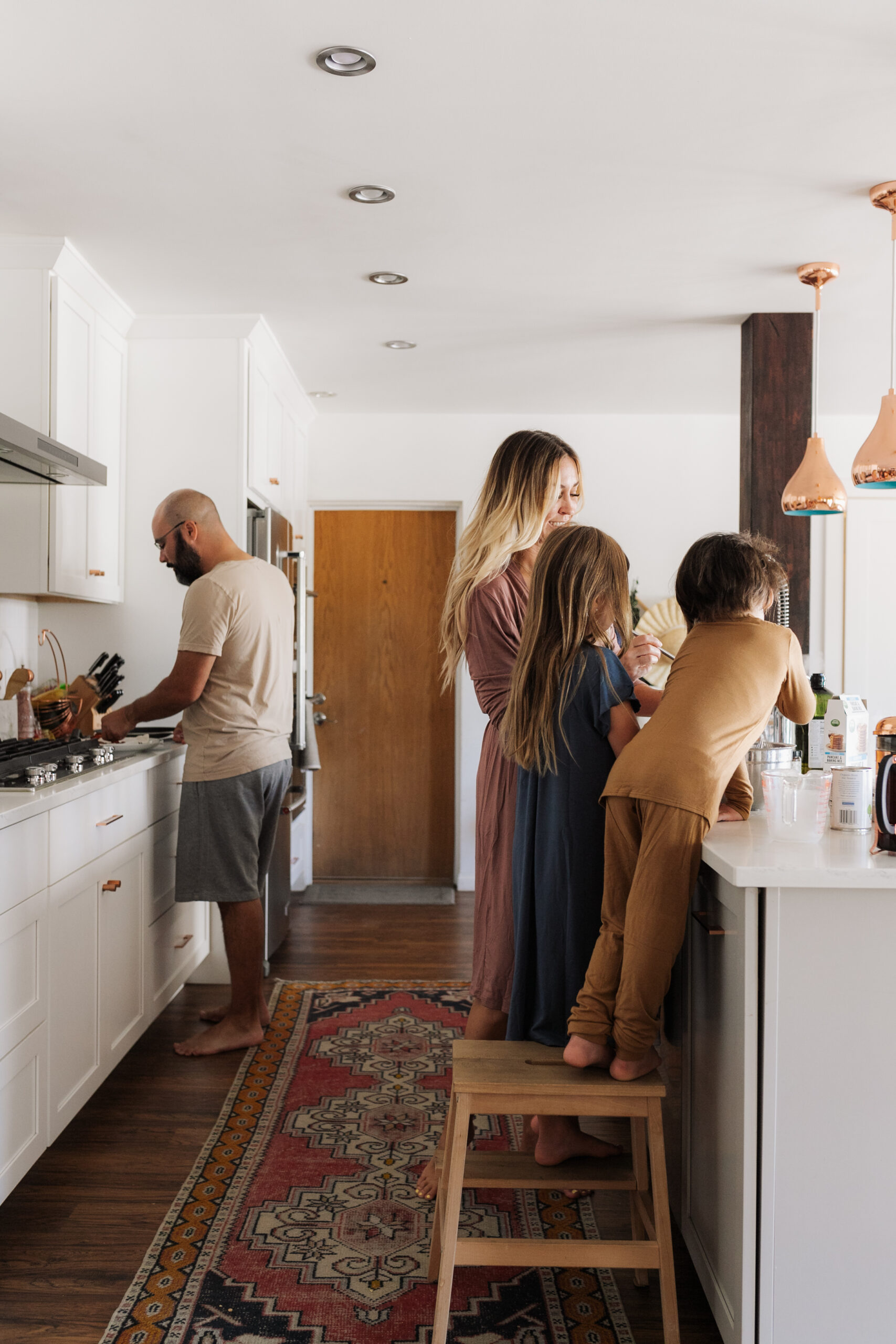 slow sundays in the kitchen making pancakes as a family. #sundaypancakes #familytime #kitchen