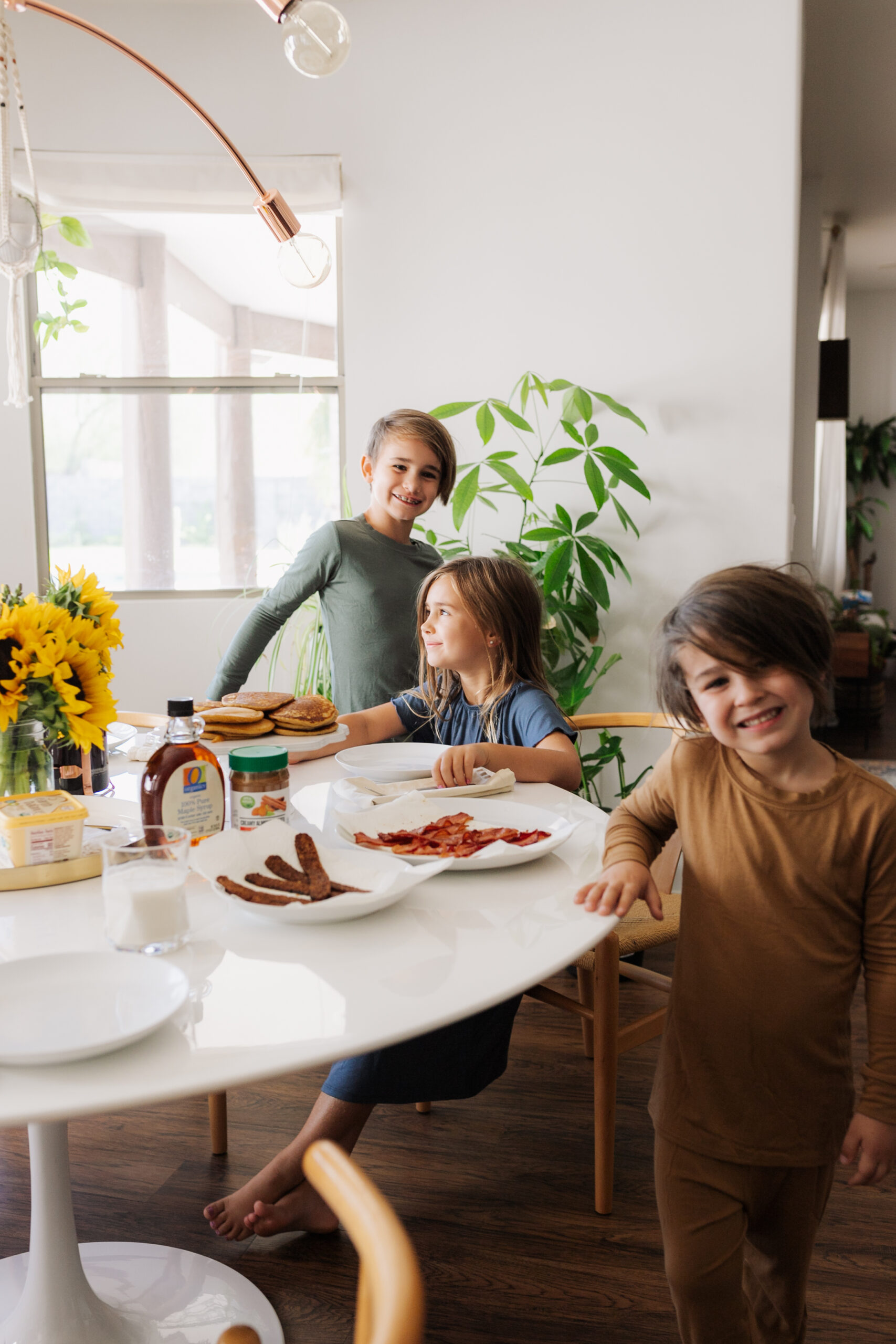 he kids helping set the table for our pumpkin spice pancake breakfast #theldlhome #pumpkinspicepancakes #breakfastathome