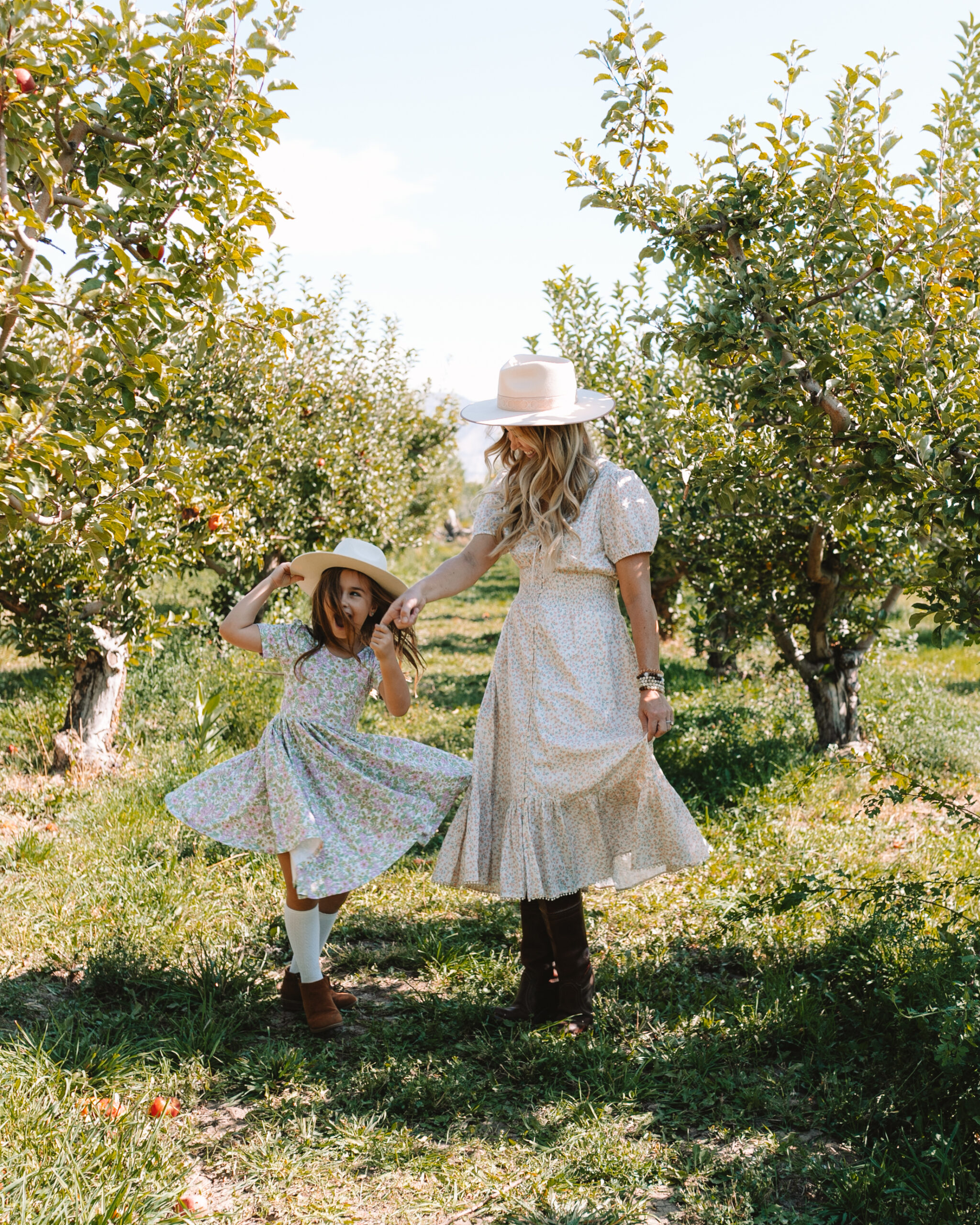 spinning our way through the apple orchard #thelovedesignedlife #theldltravels #fallfun