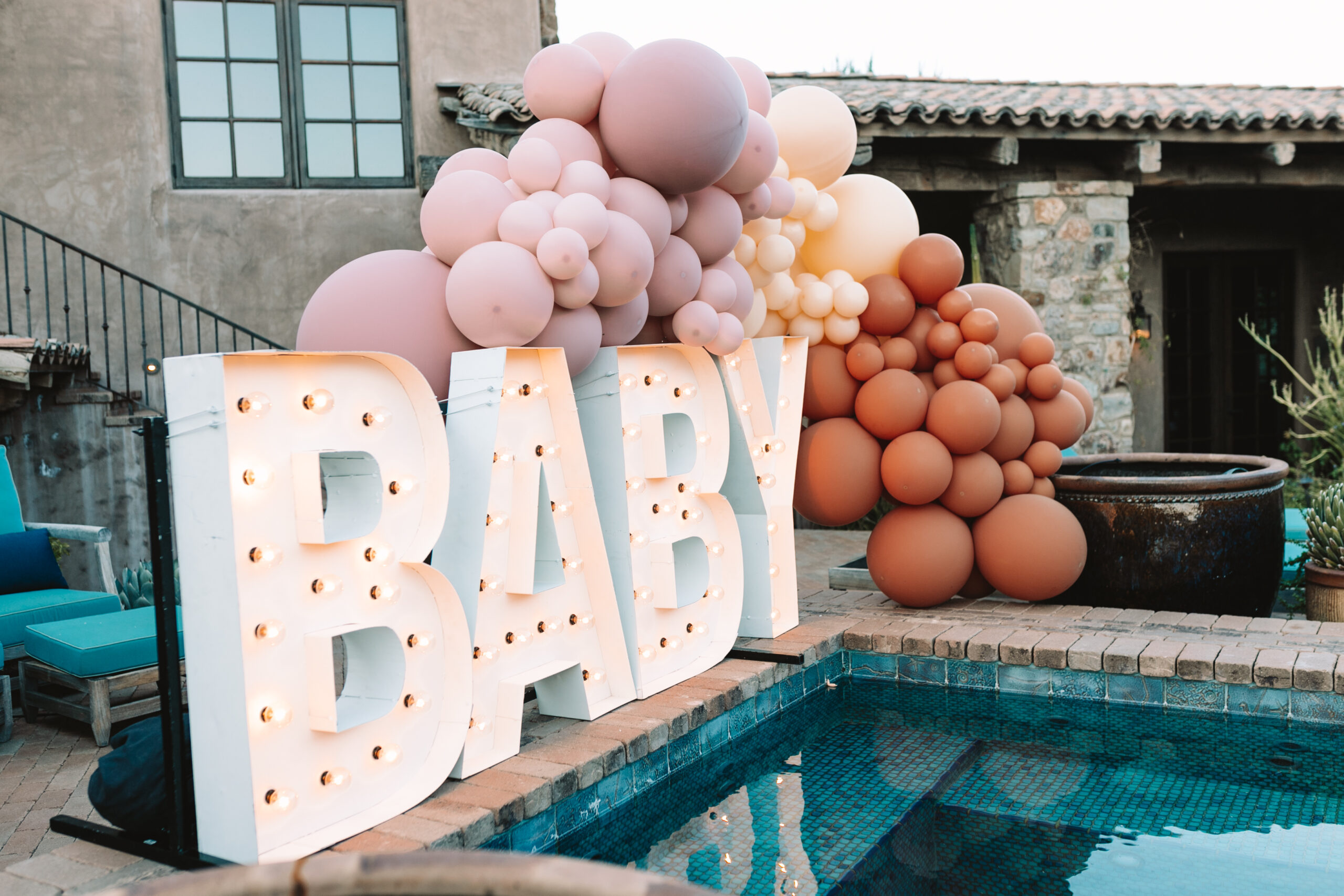 obsessed with these light up letters by Alpha Lit Phoenix with the balloon garland #lightupletters #bubblehustle #alphalit #babyshowerideas