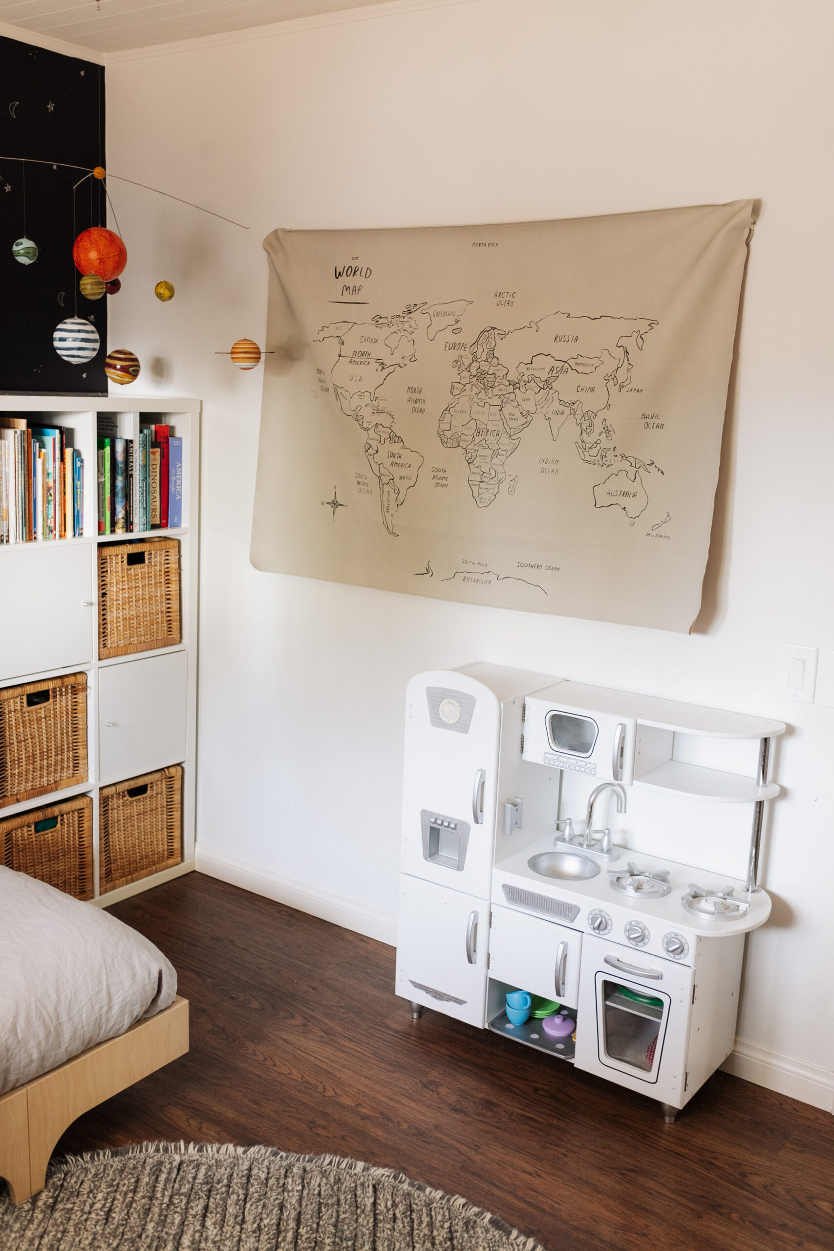 the play corner in our big boy's space inspired bedroom. #spaceroom #playroom #kidsbedroom #childsplay #imaginaryplay