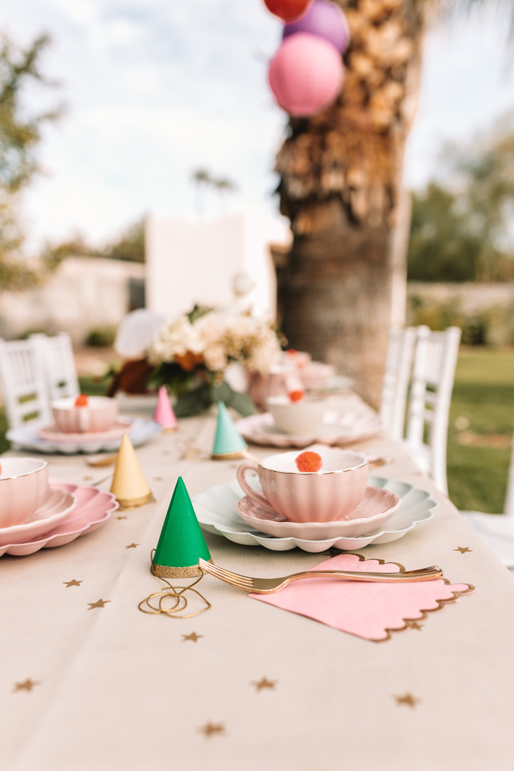 the sweetest scalloped tea set for this very merry unbirthday party #thelovedesignedlife #teaparty #madhatterteaparty