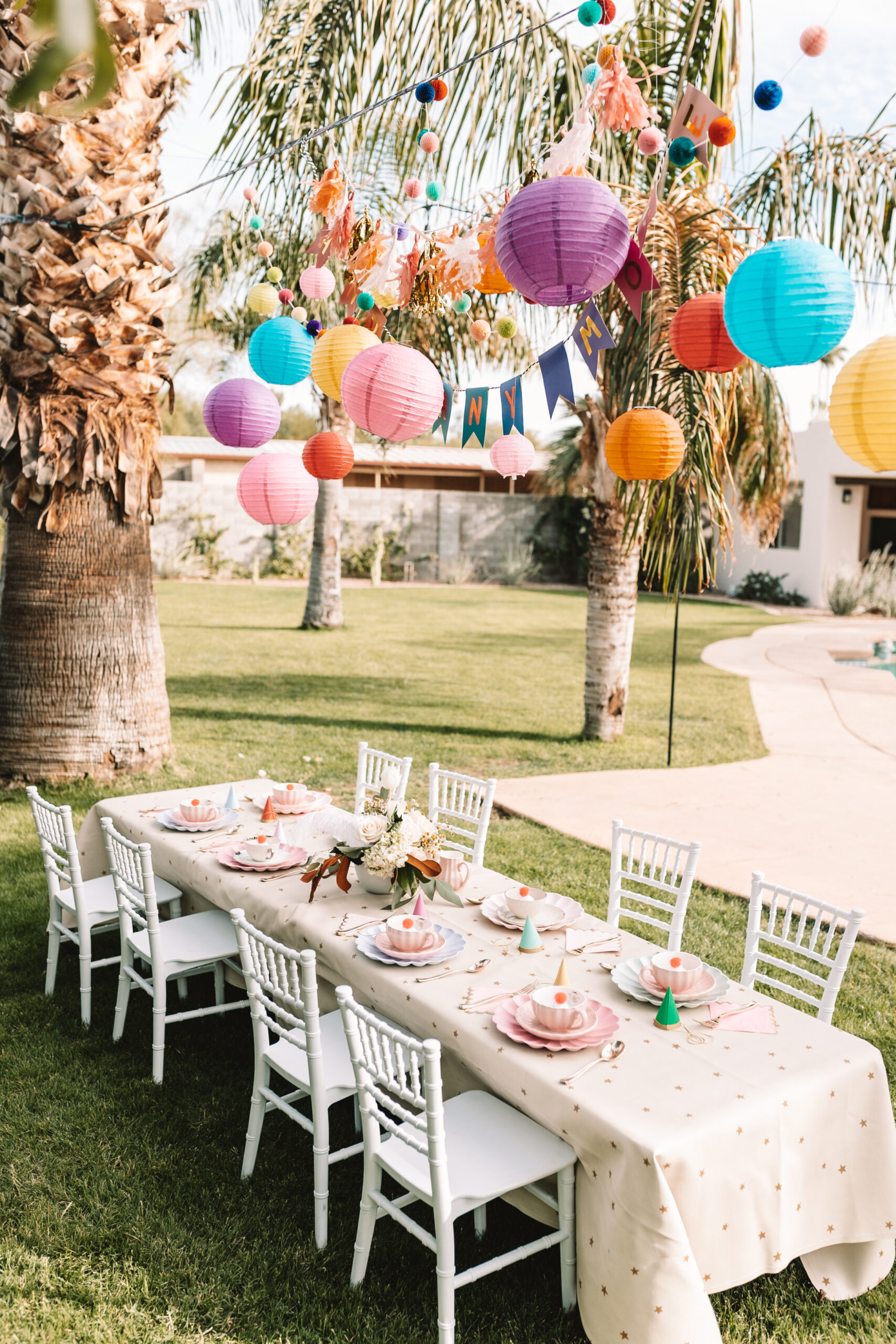 a very merry unbirthday party tea party in the backyard #thelovedesignedlife #kidsparties #madhatterteaparty