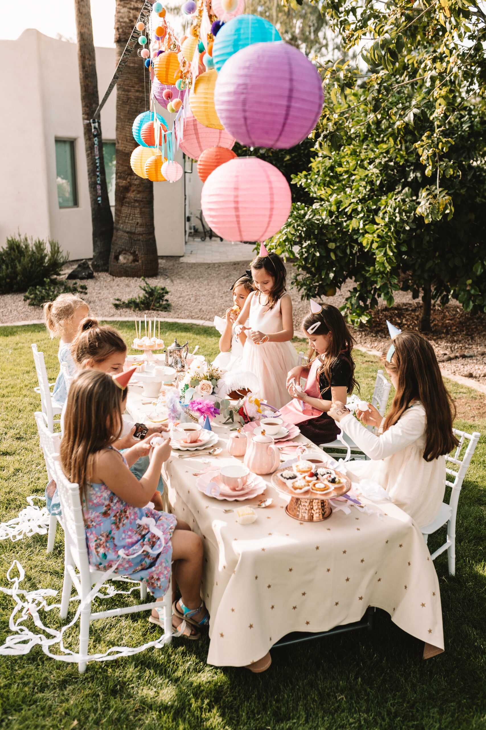 opening surprise balls for this very merry unbirthday party #birthdaysurprise #madhatterteaparty #teapartybirthayparty