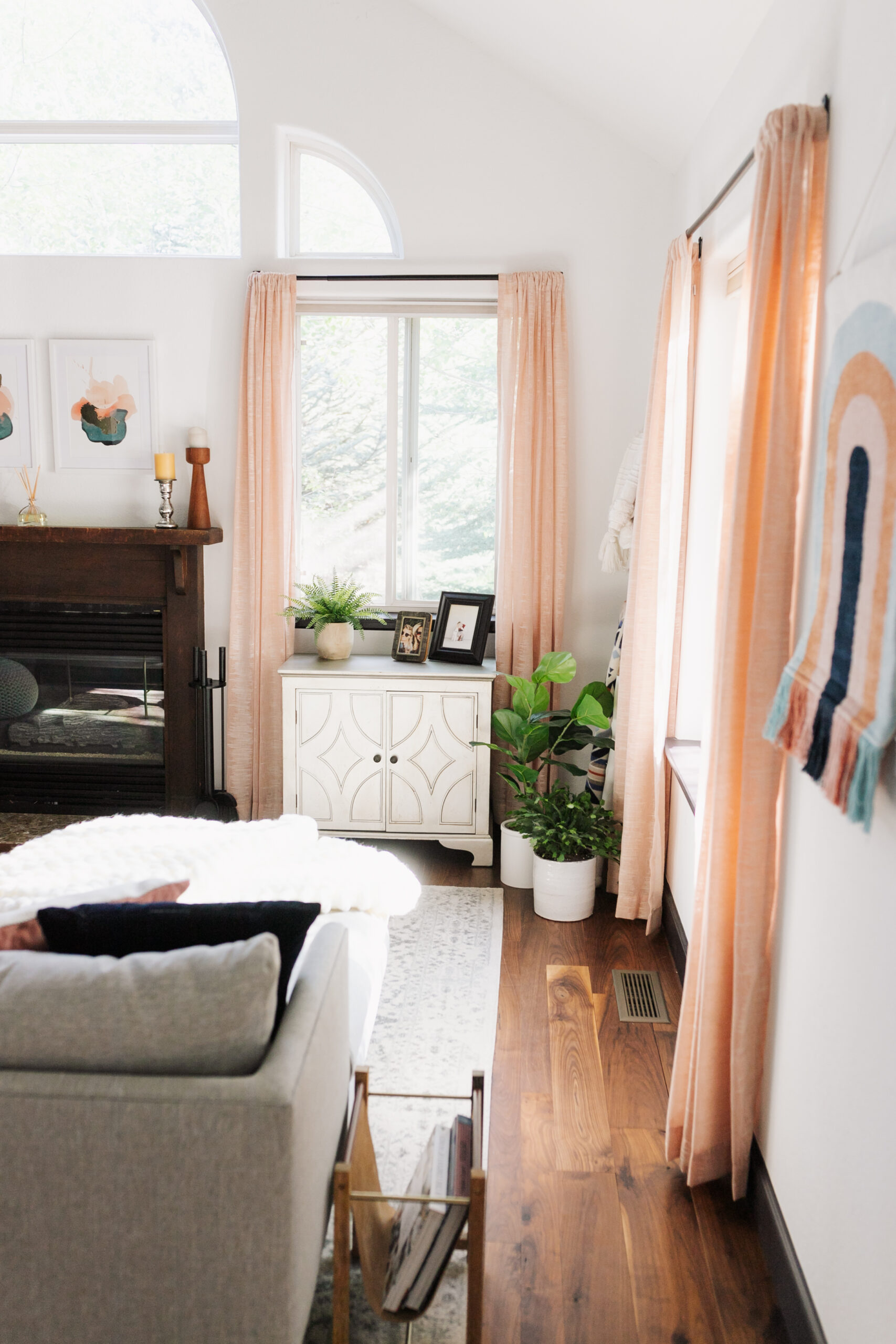 hese soft pink sheers really made the room feel more finished. #thelovedesignedlife #theldlhome #sheers #curtains #livingroom #modernmountainhome