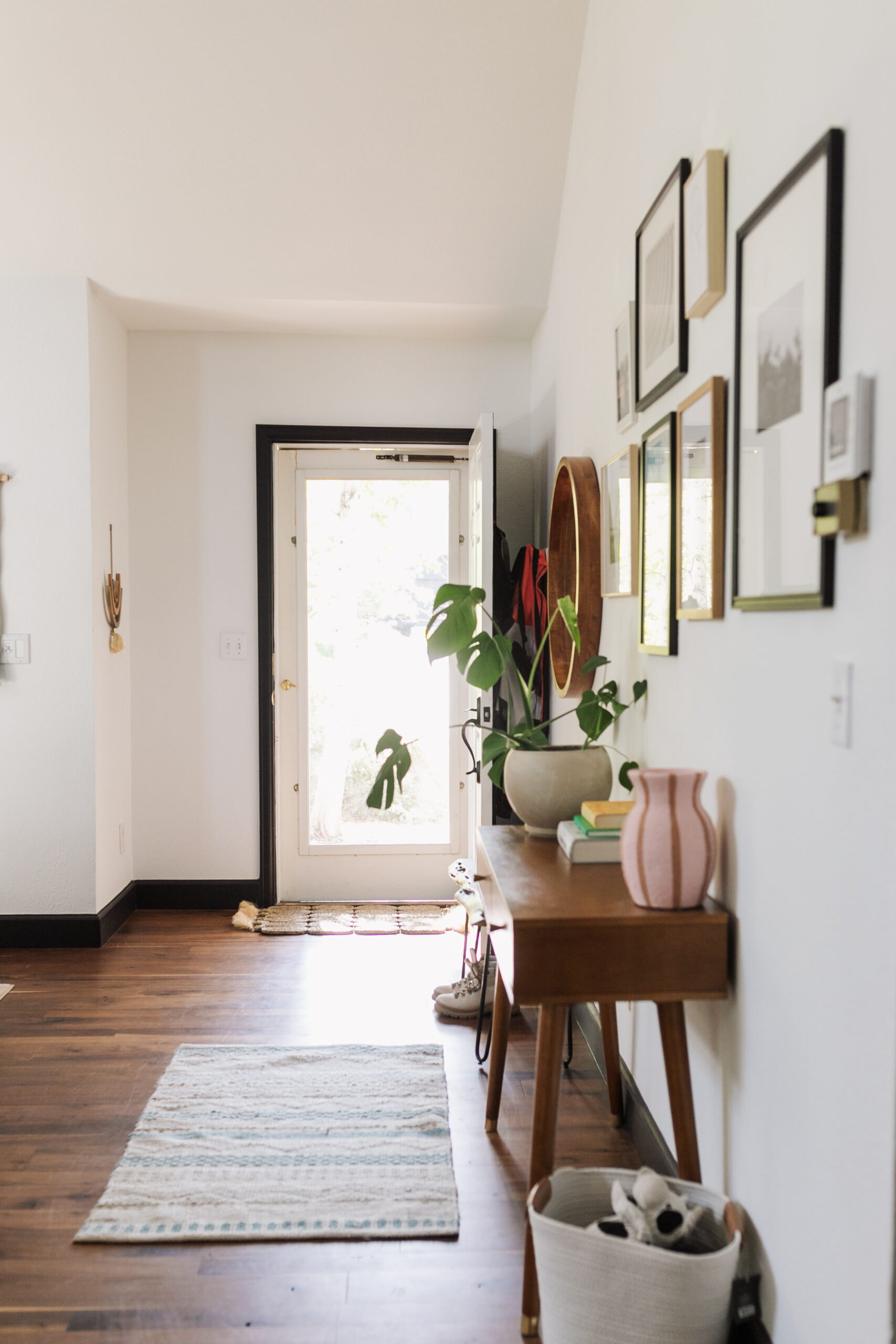 gallery wall dreams in this modern mountain living room #theldlhome #modernmountain #livingroom #interiordesign #mcm #midcenturymodern #femininedesign