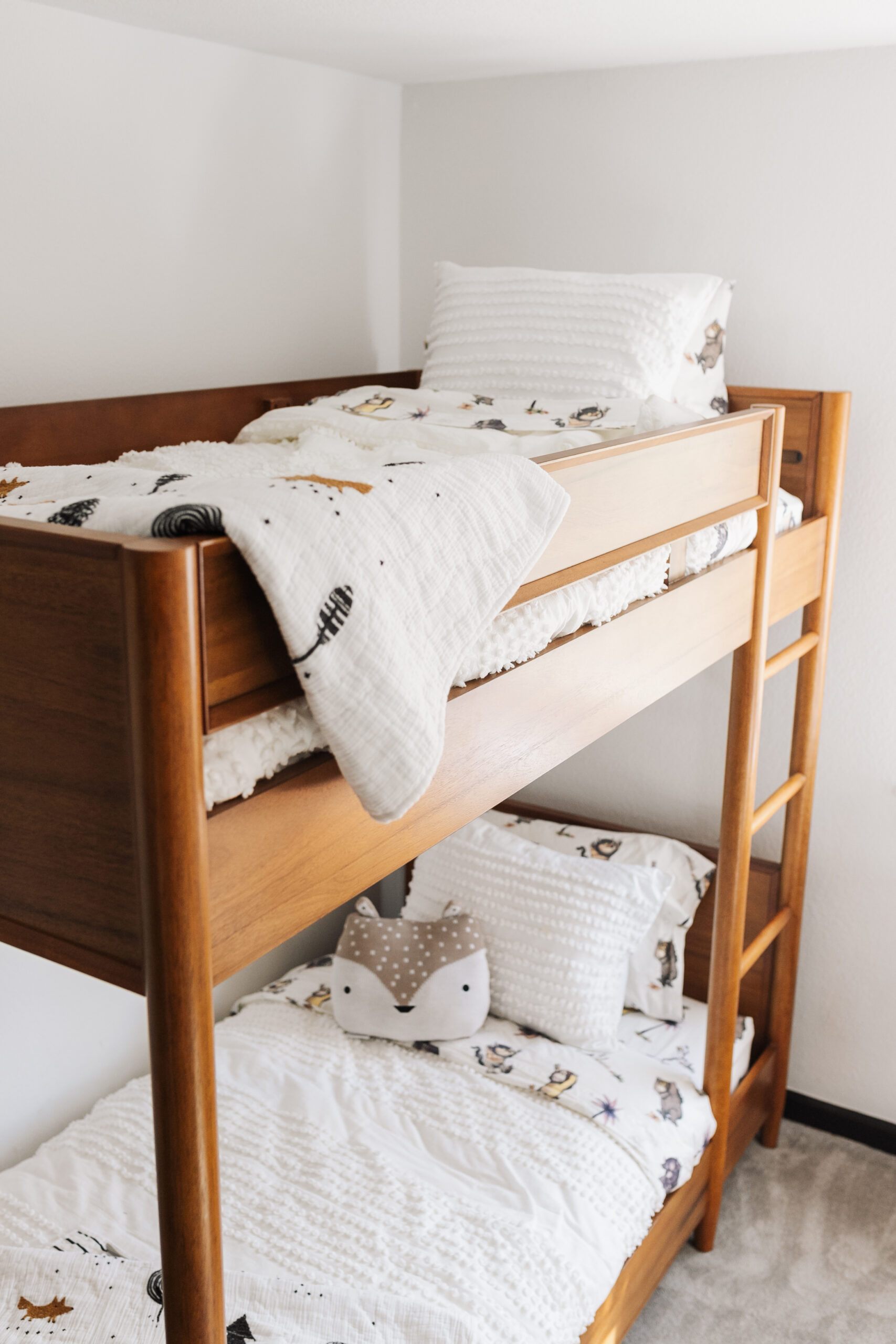 the details and quality of this WestElm x PBK bunk bed is devine! #thelovedesignedlife #westelmxpbk #modernmountainbunkbeds #bunkbeds