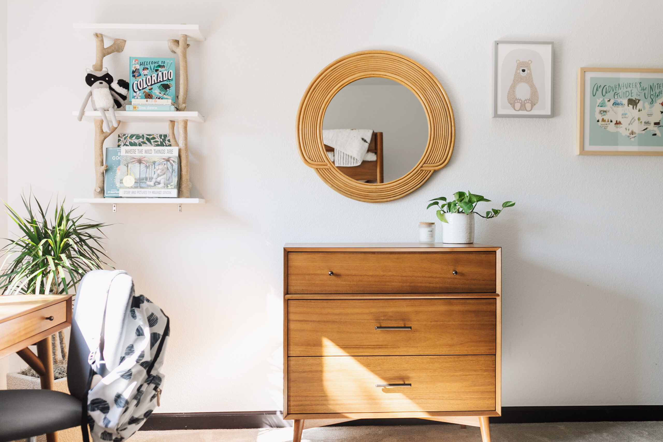 the wall opposite the bunk beds with the matching mid-century dresser and a few other mountain-y touches. #theldlhome #modernmountain #mountainhome #secondhome #kidsroom #guestroom