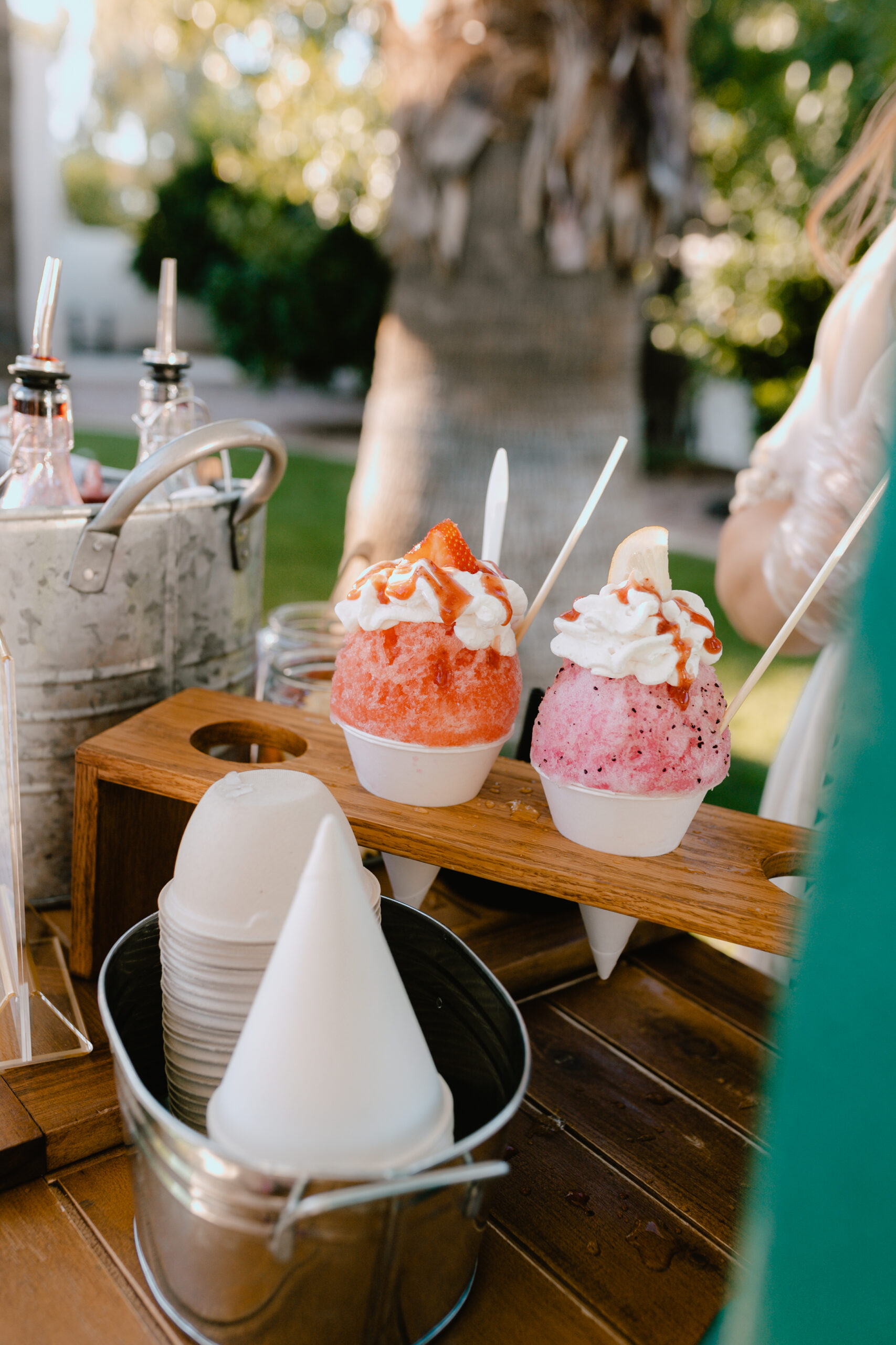 look how gorgeous these gourmet shave ices are!! #thelovedesignedlife #partiesandcelebrations #partyfood #partyideas