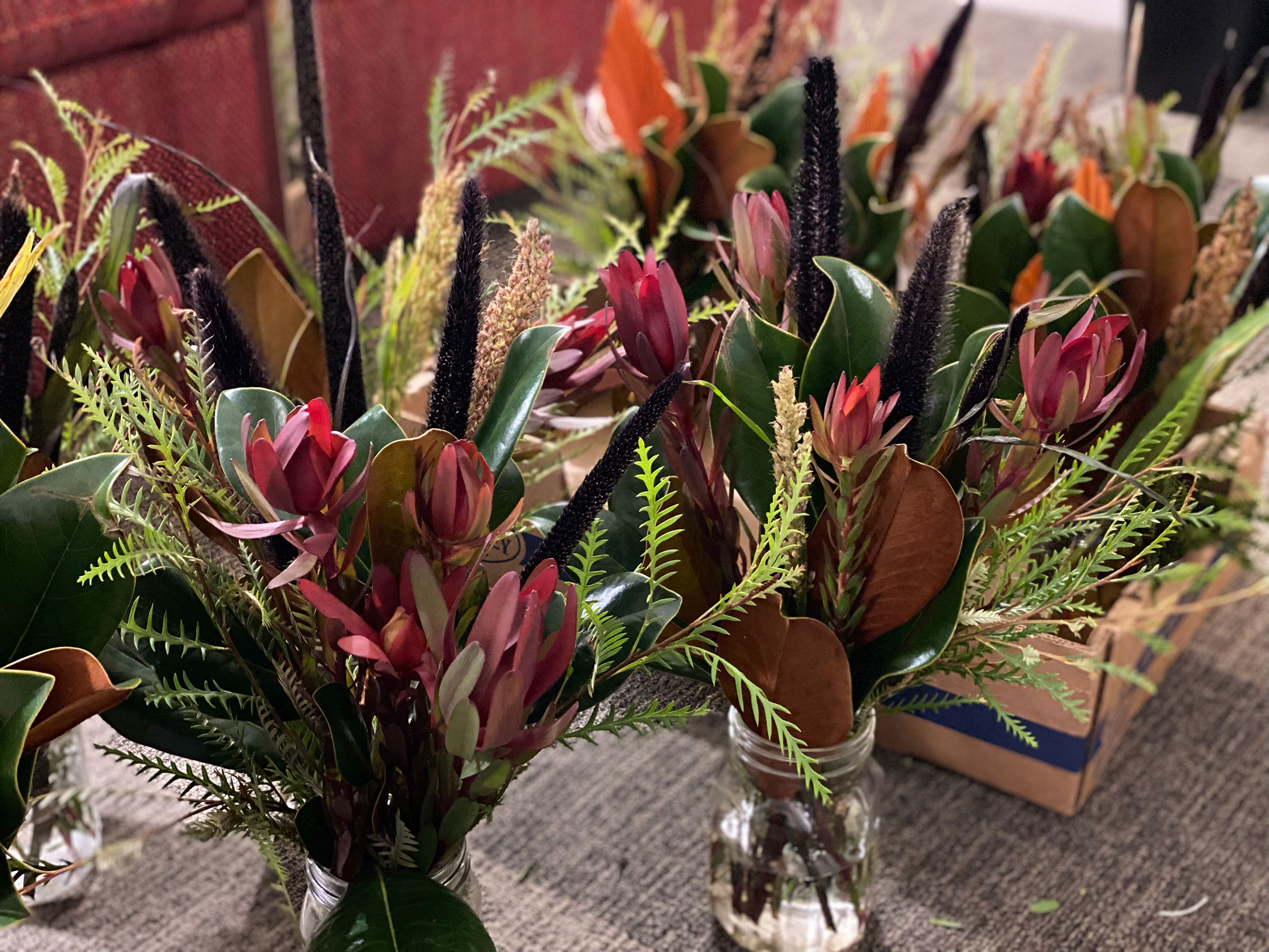 combining fall florals for this 40th birthday party! #fallflorals #diyflorals