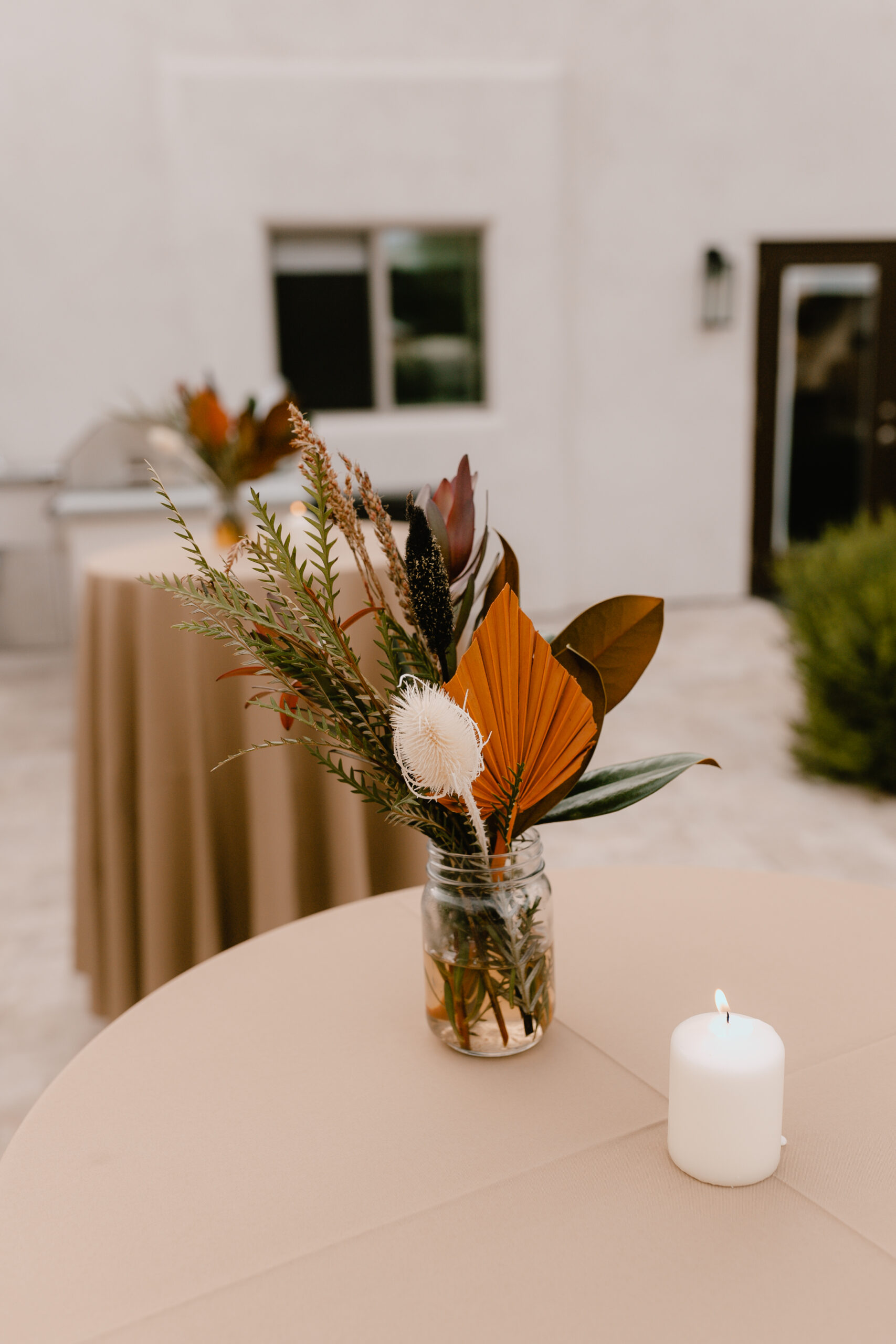 simple dried florals and greenery for this surprise whiskey and cigar themed 40th birthday party #thelovedesignedlife #whiskeyandcigars #suprise40thbirthday