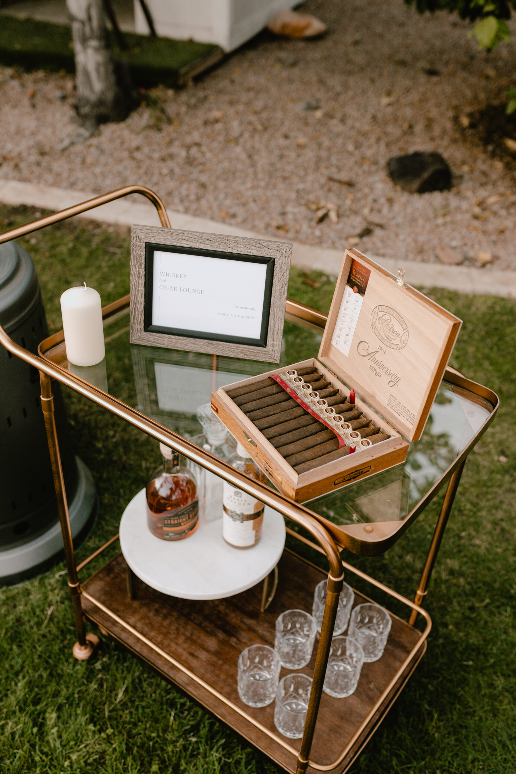 whiskey and cigar themed 40th birthday party #milestonebirthdays #birthdaypartyideas #whiskeyandcigars