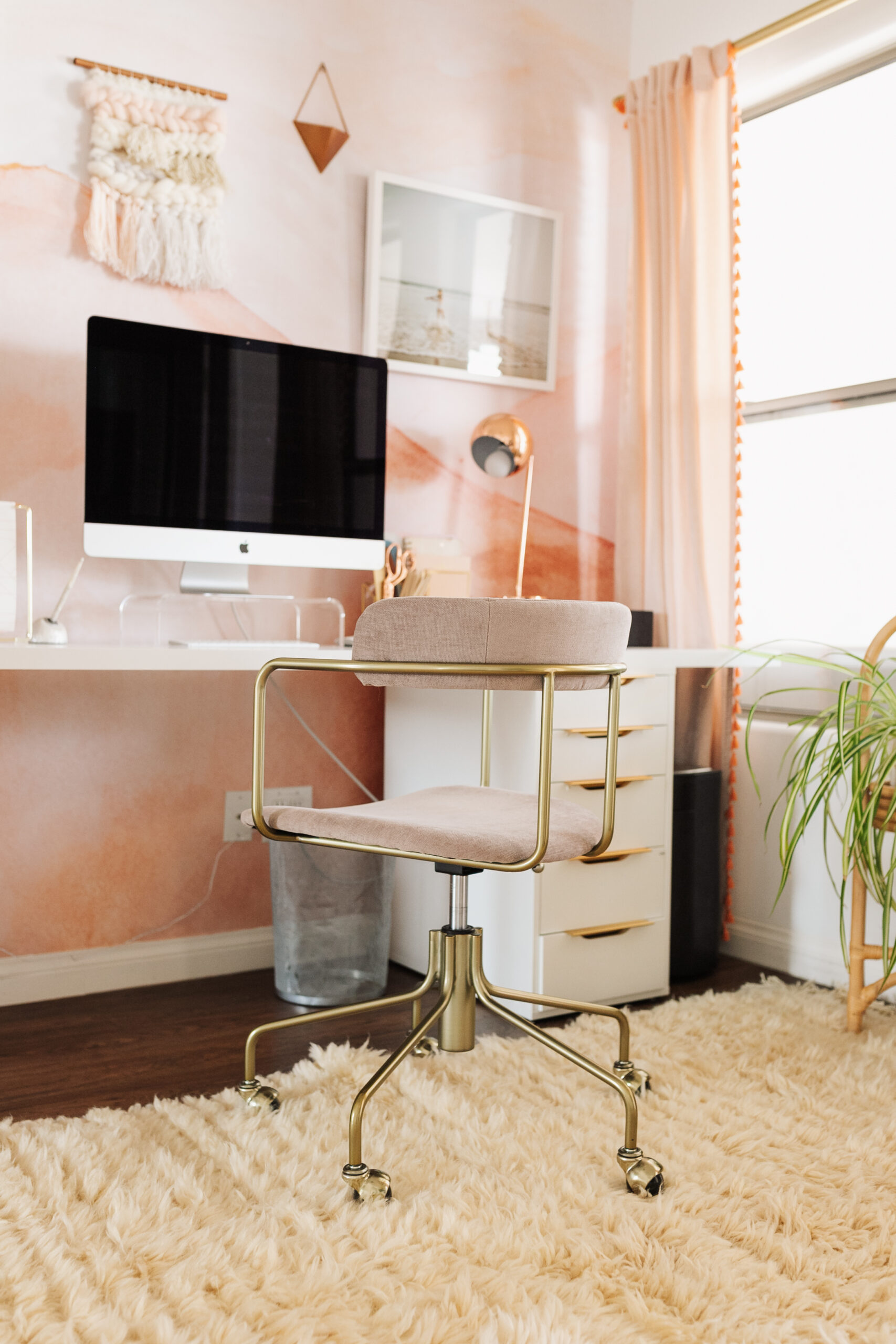 love how this feminine office came together #thelovedesignedlife #homeoffice #feminineoffice