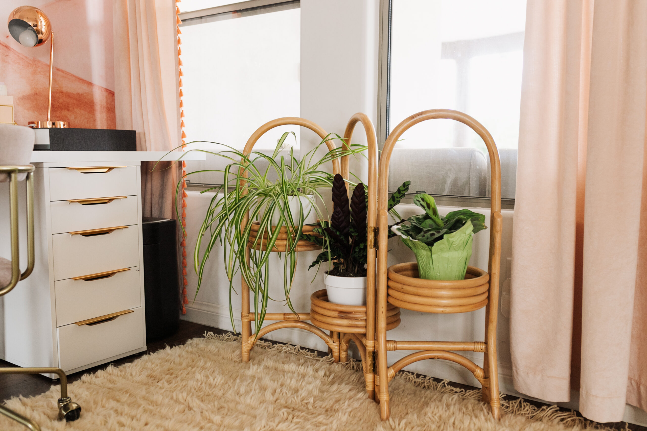 rattan plant stand in this feminine office update #feminineoffice #homeoffice #workfromhome