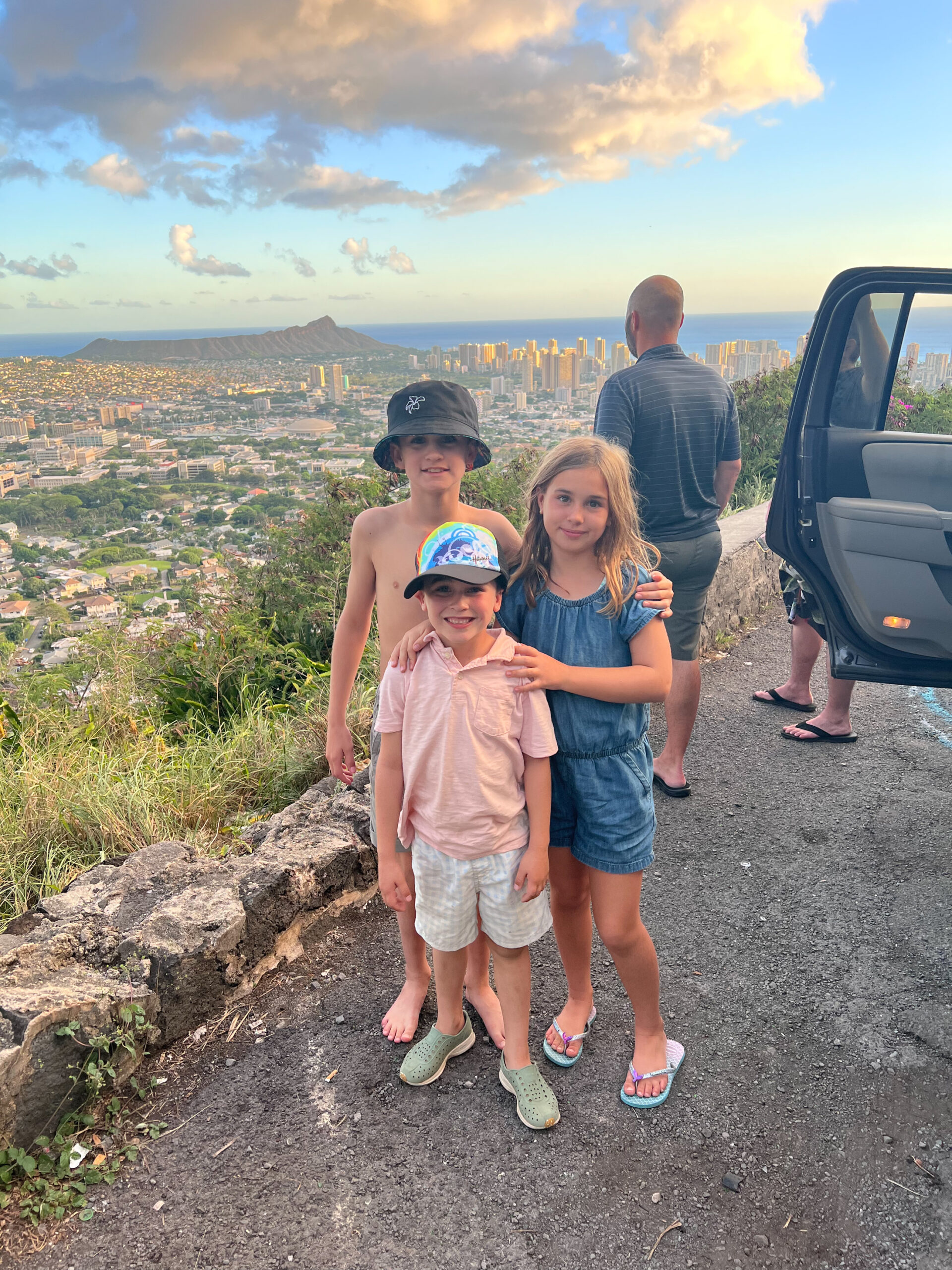 sunset view from the top of Oahu with the three kids and dad #hawaiitours #theldltravels #travelblog