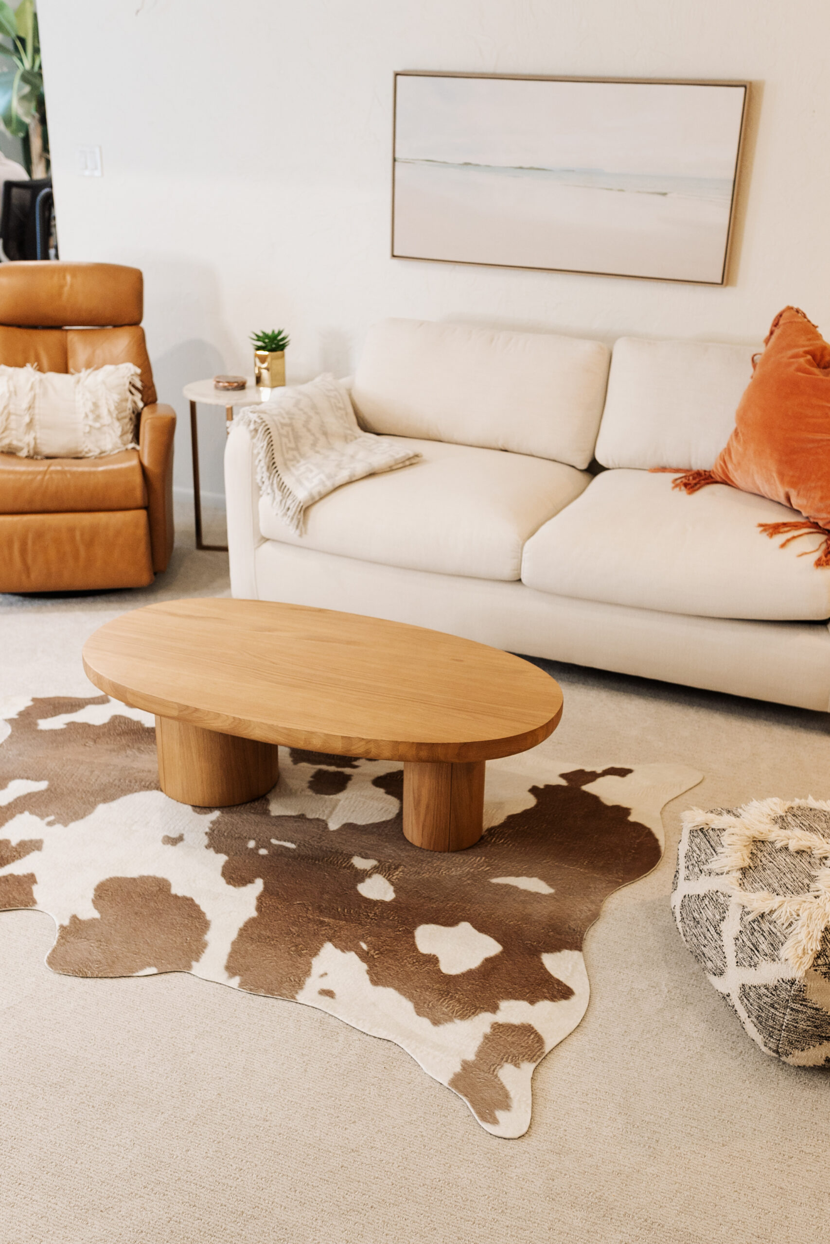 the beautiful washable rug from Ruggable brings in fun pattern and texture to this cozy basememt living room #theldlhome #basementrefresh