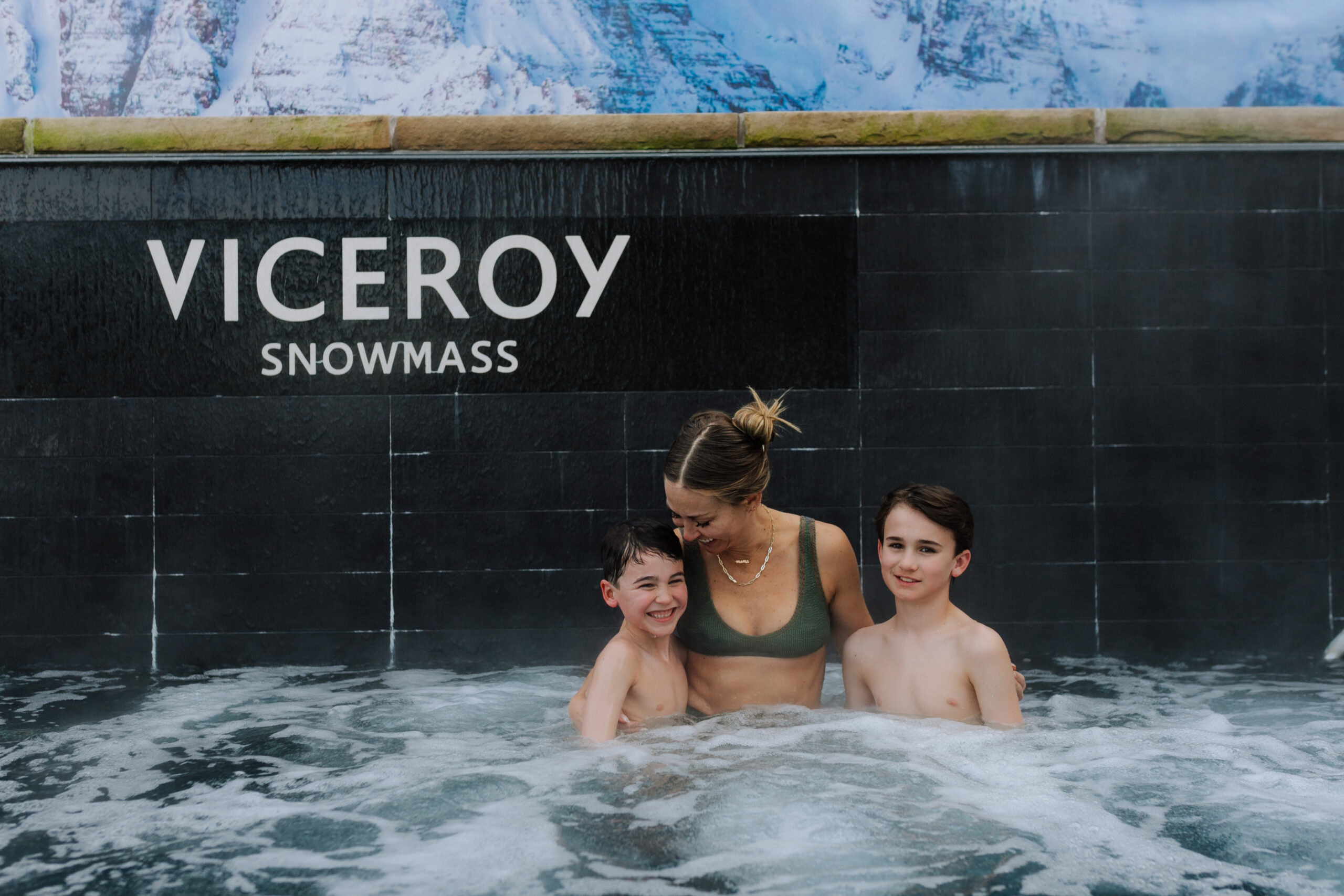 love a nice soak in the hot tub after a long day on the slopes #apresski #familyapres #theldltravels #skisnowmass #aspensnowmass