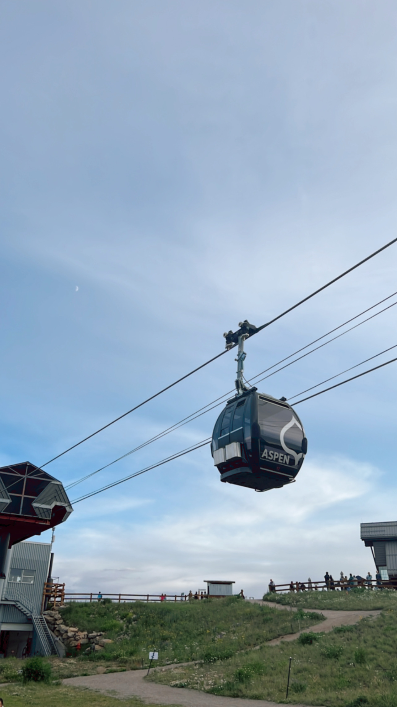 take the Silver Queen gondola to the top of Aspen mountain for breathtaking views #silverqueen #gondola #aspen #travelwithkids