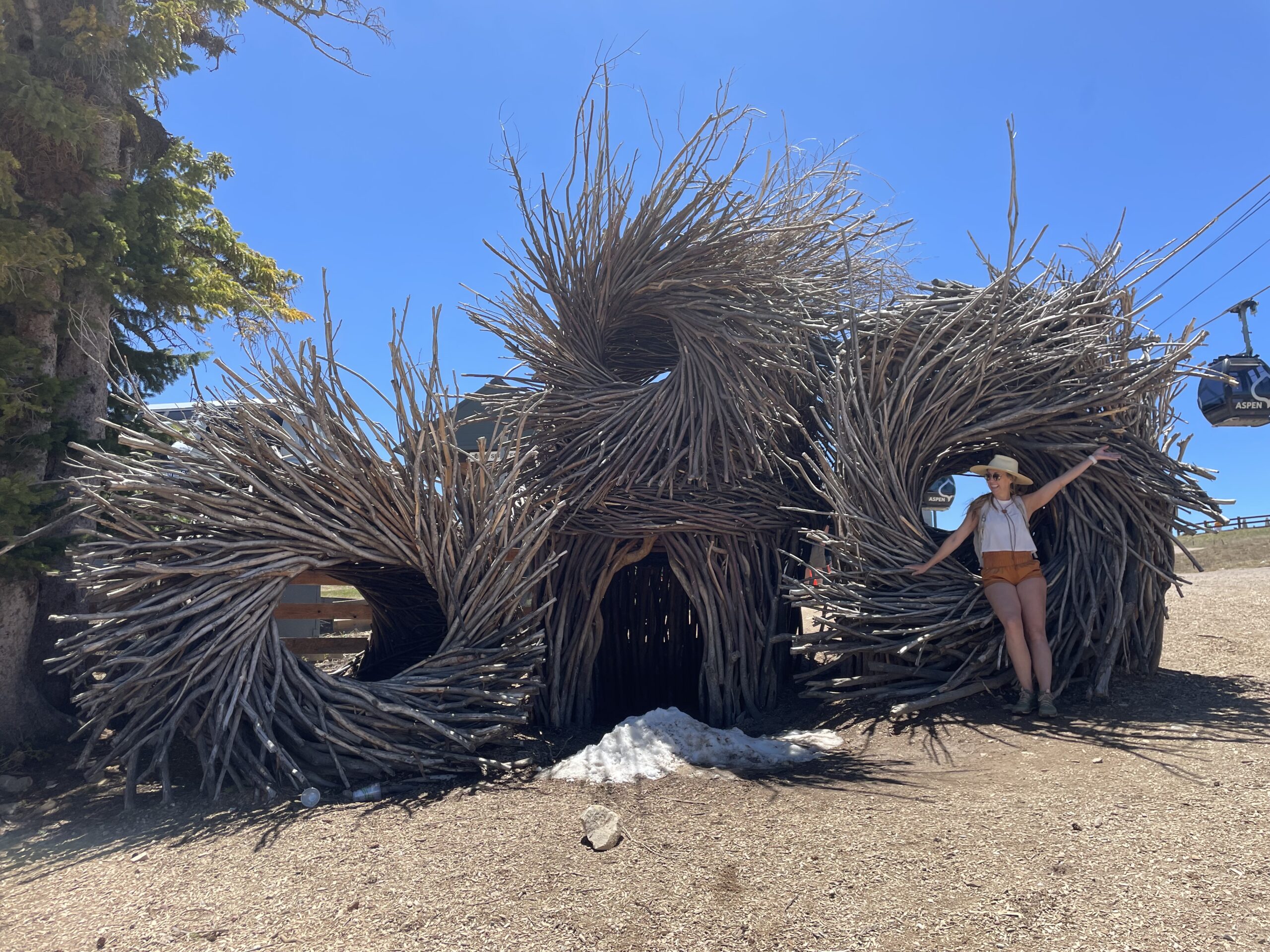 some fun at the top of Aspen Mountain. A great place to grab a bite and explore for all ages #aspencolorado #visitcolorado