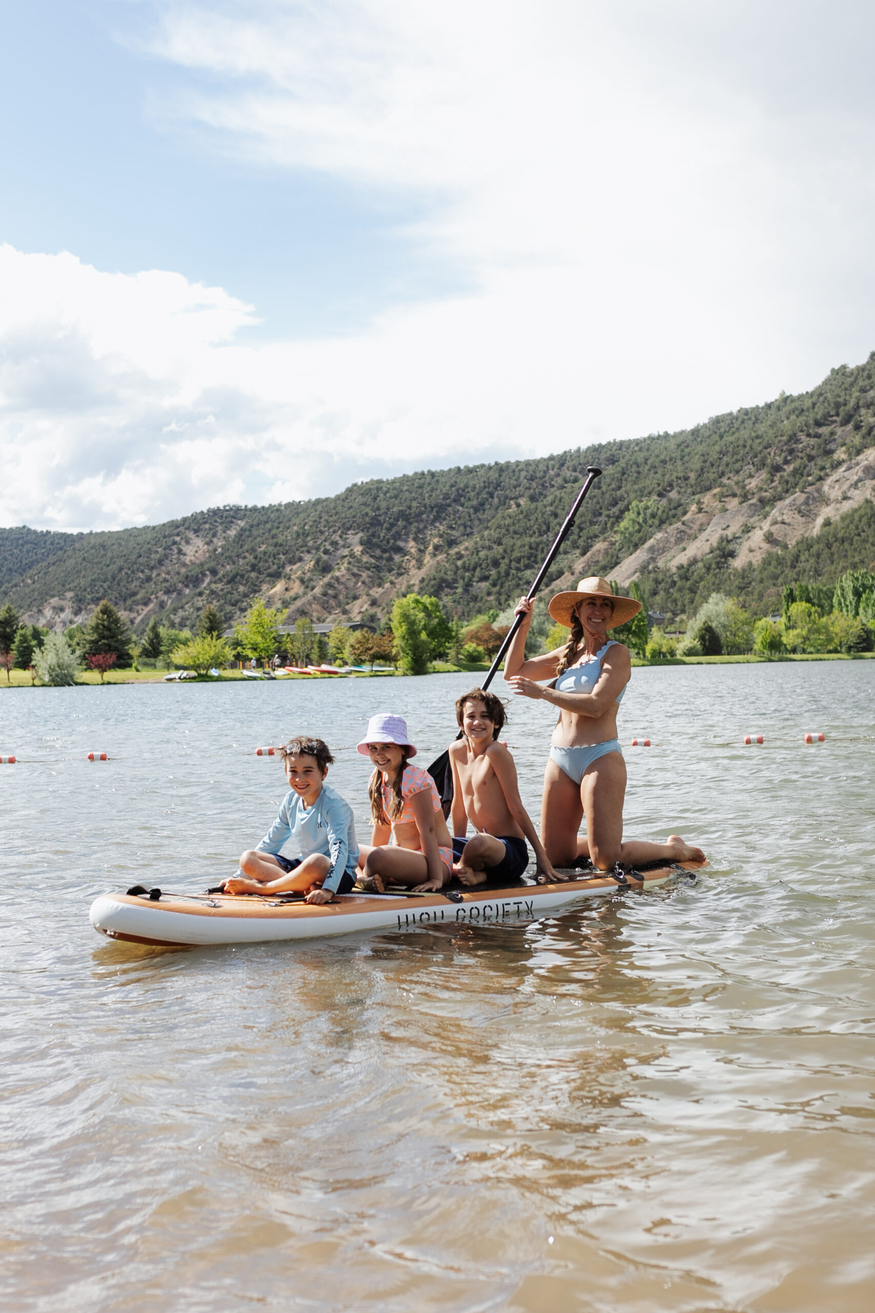 our family loves SUP! Explore some of the many great places in and around Aspen to Stand up Paddleboard in the summer. #visitaspen #SUP #mountainlife